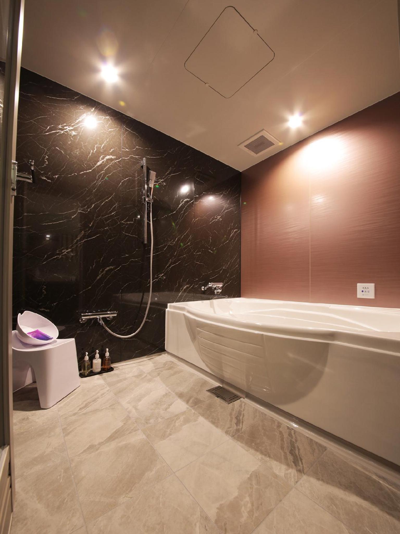 Deluxe King Room - Non-Smoking - Photo 4