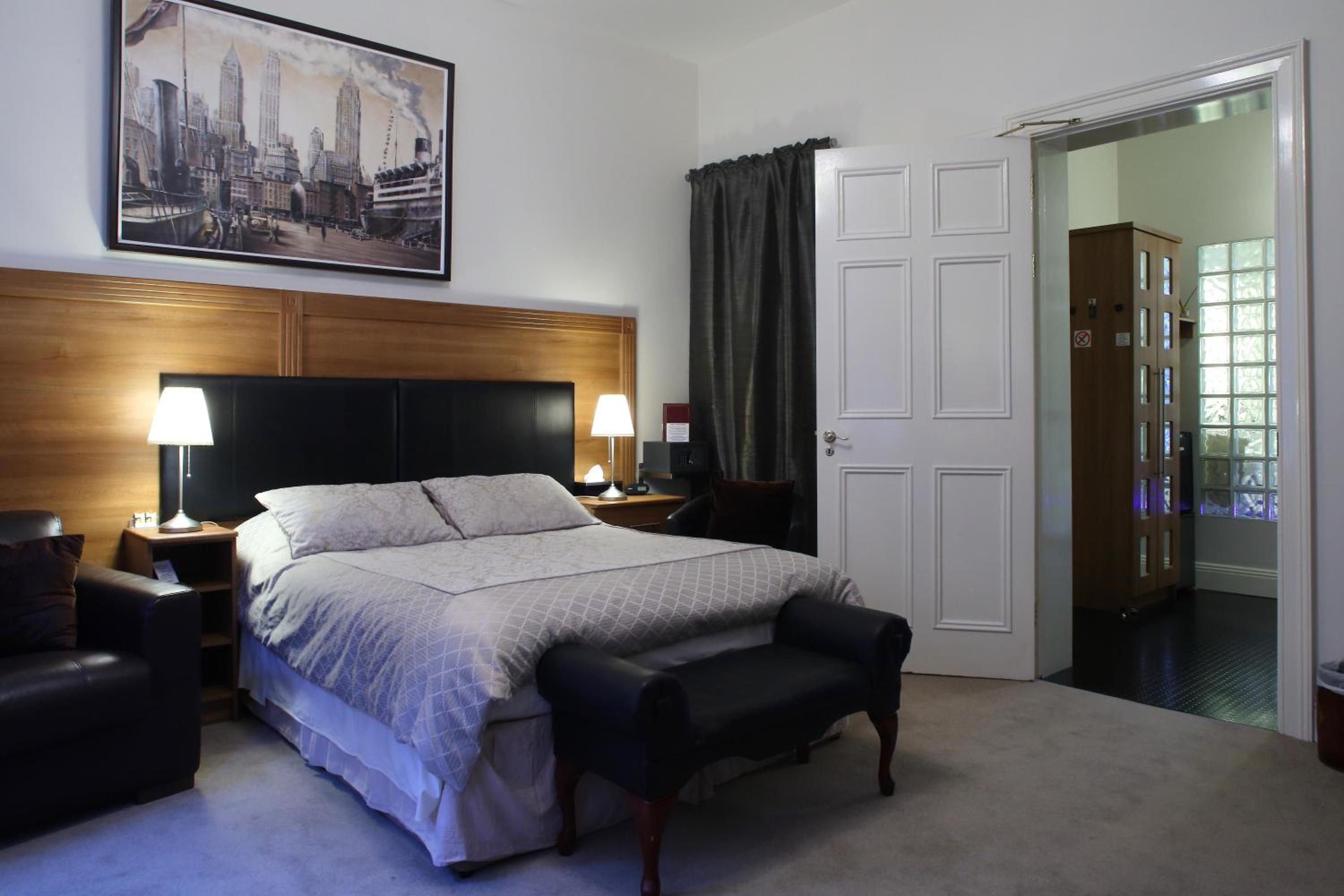 The James Joyce Suite ( Single & King ) photo 2