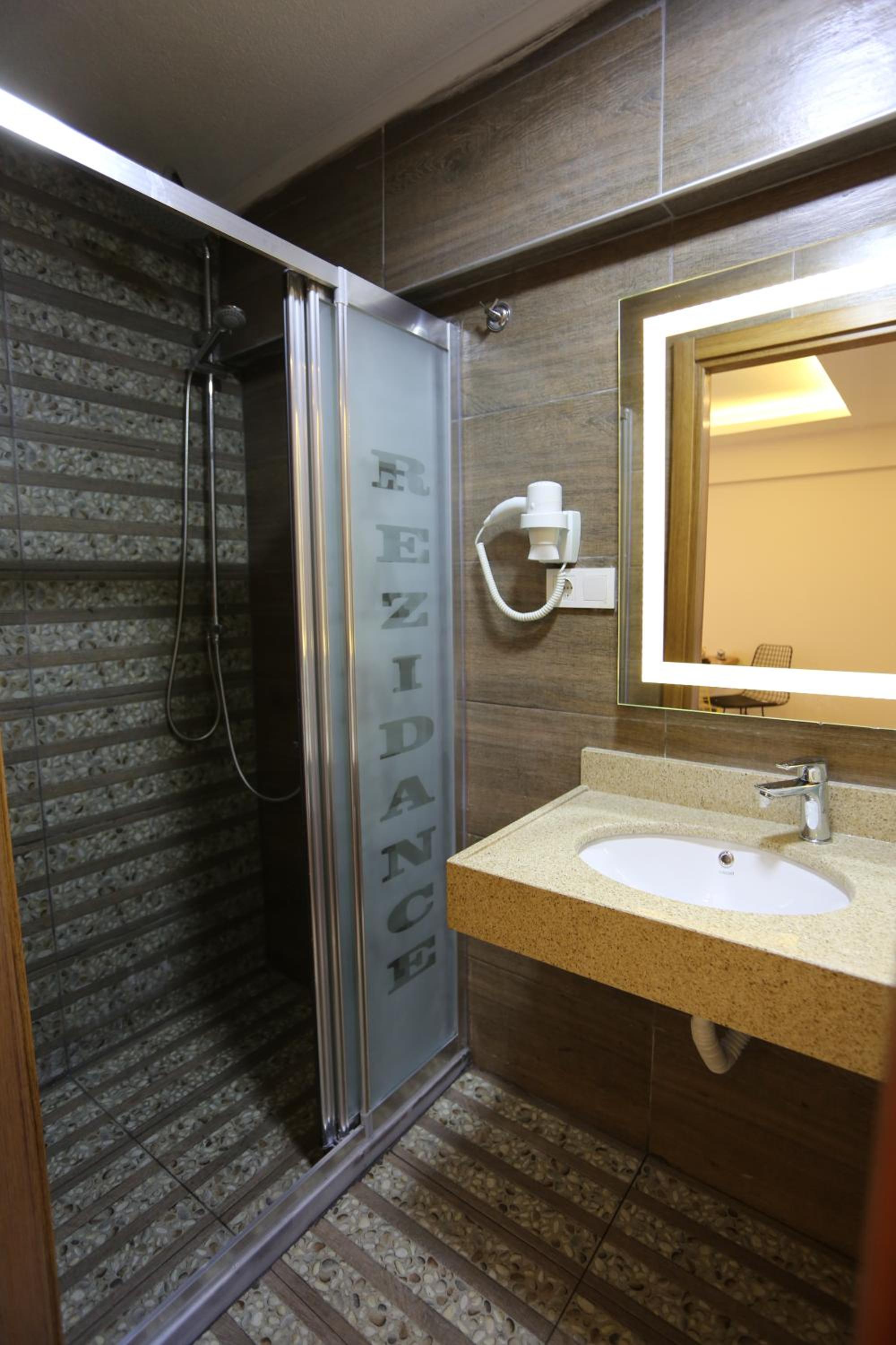 Deluxe King Suite photo 2
