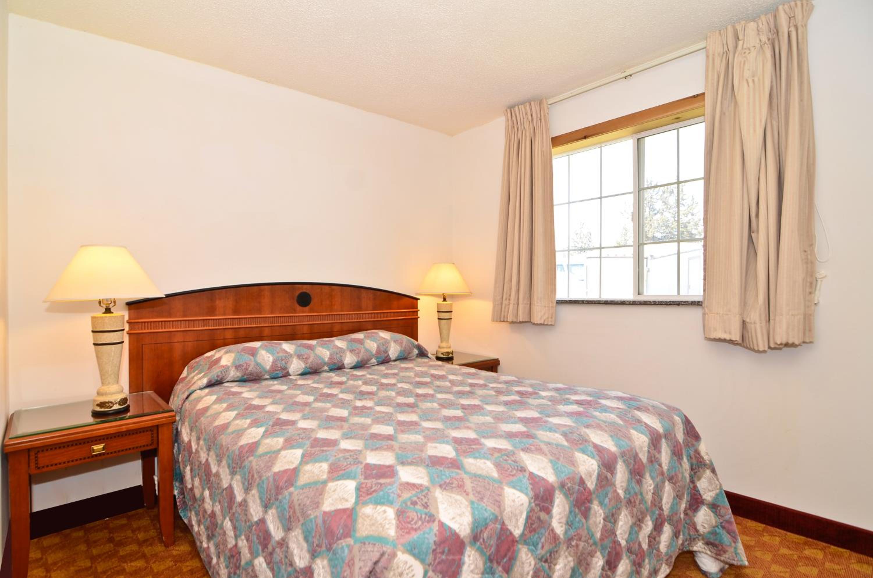 King Room - Non-Smoking - Photo 1