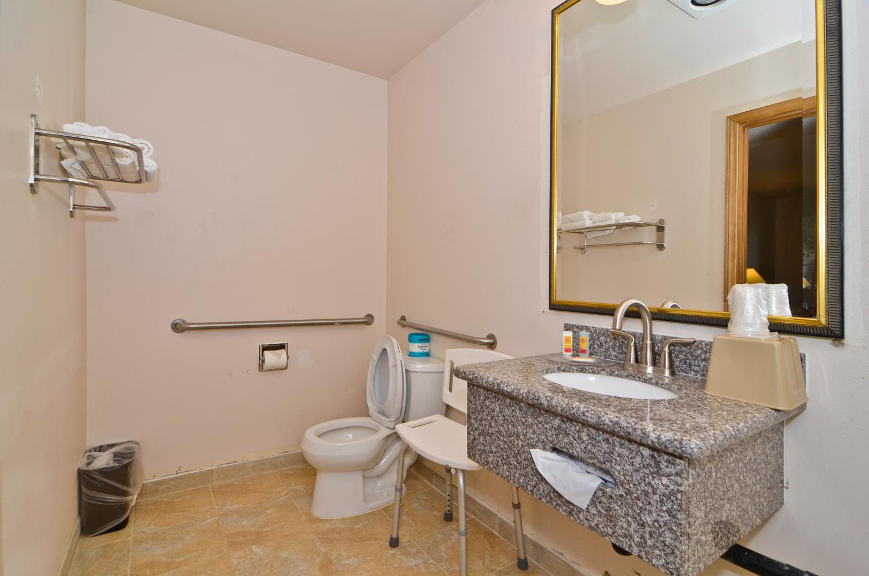 King Room - Non-Smoking - Photo 2
