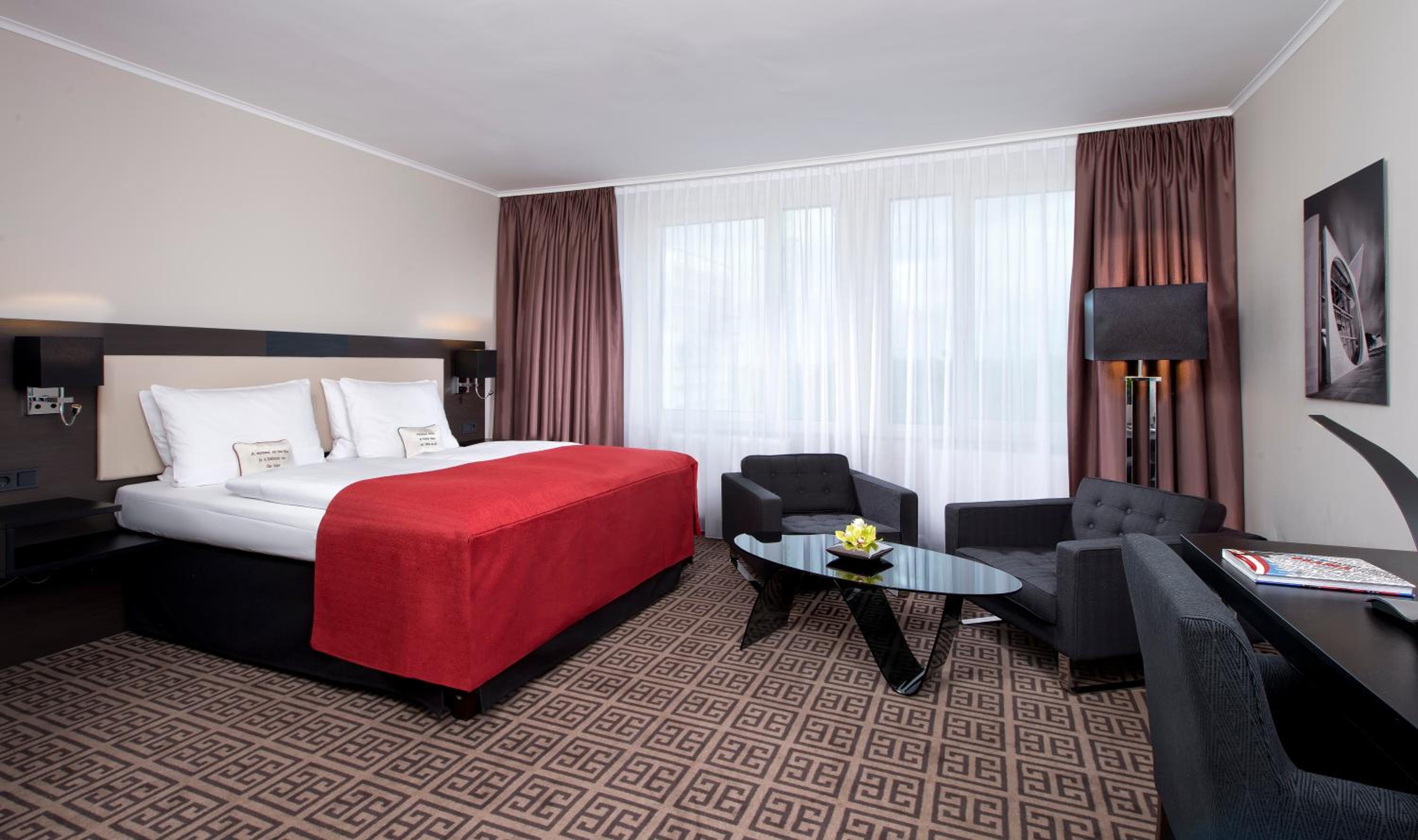 Business Deluxe Double Room thumbnail 5