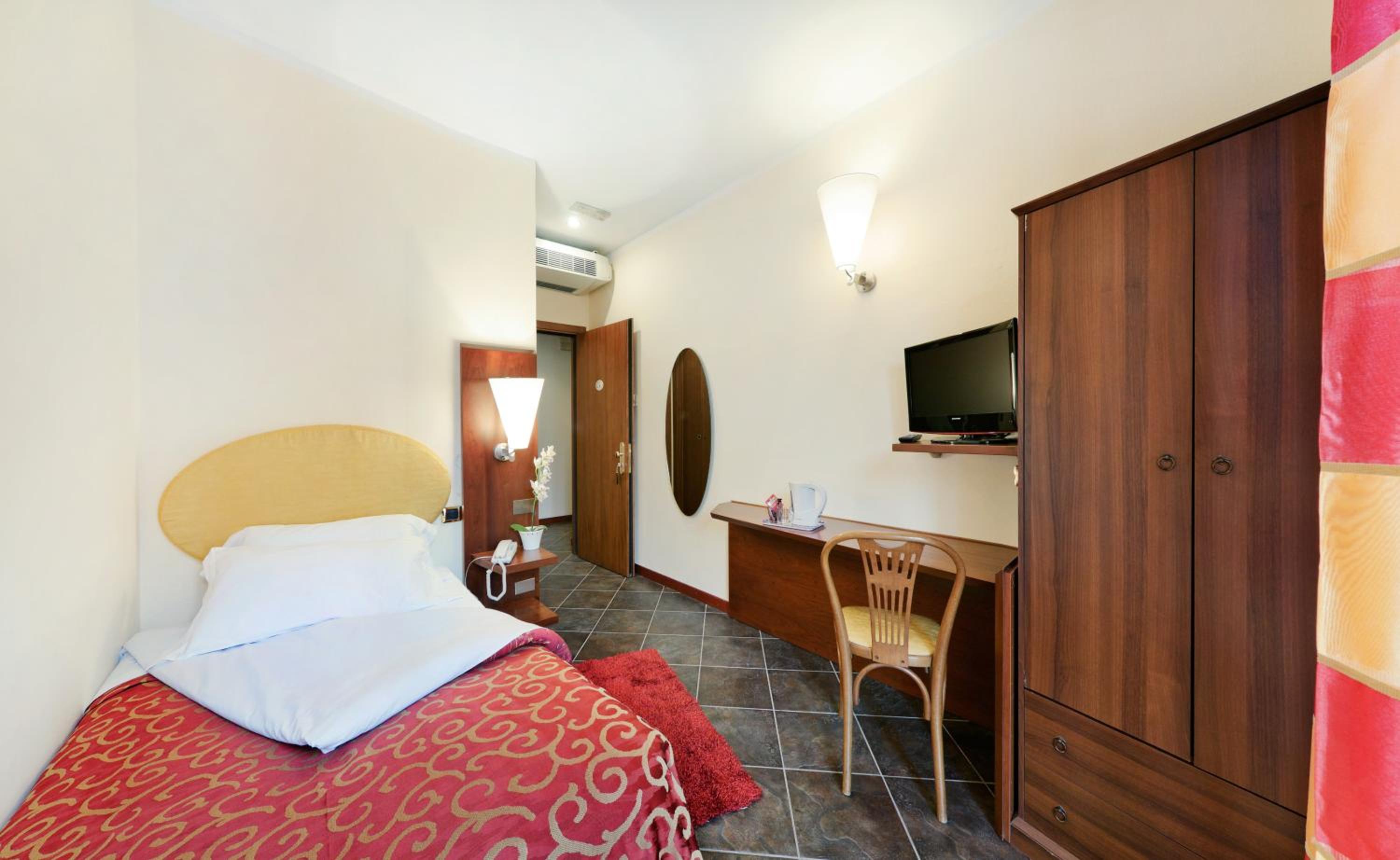 Single Room photo 3