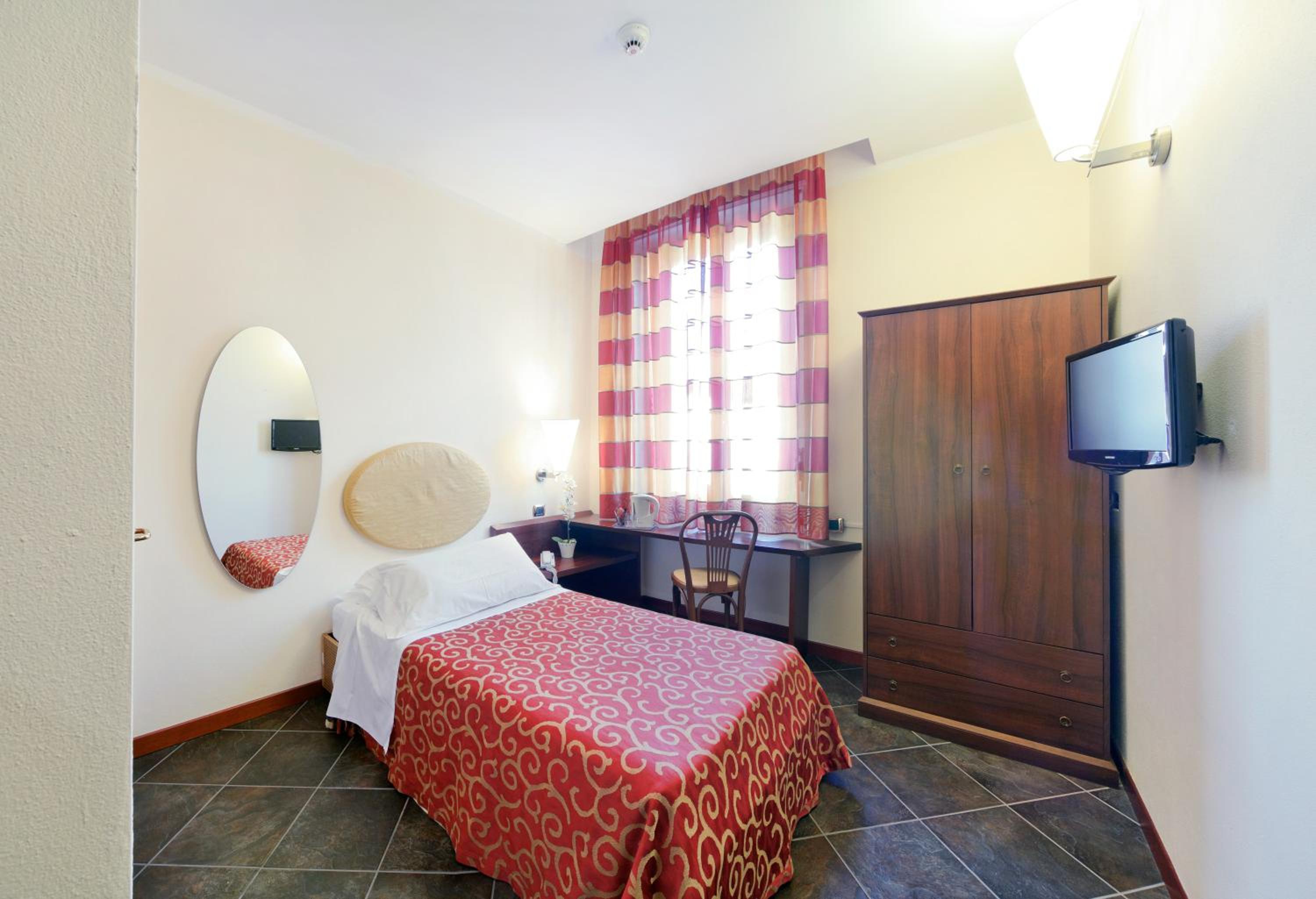 Single Room photo 2