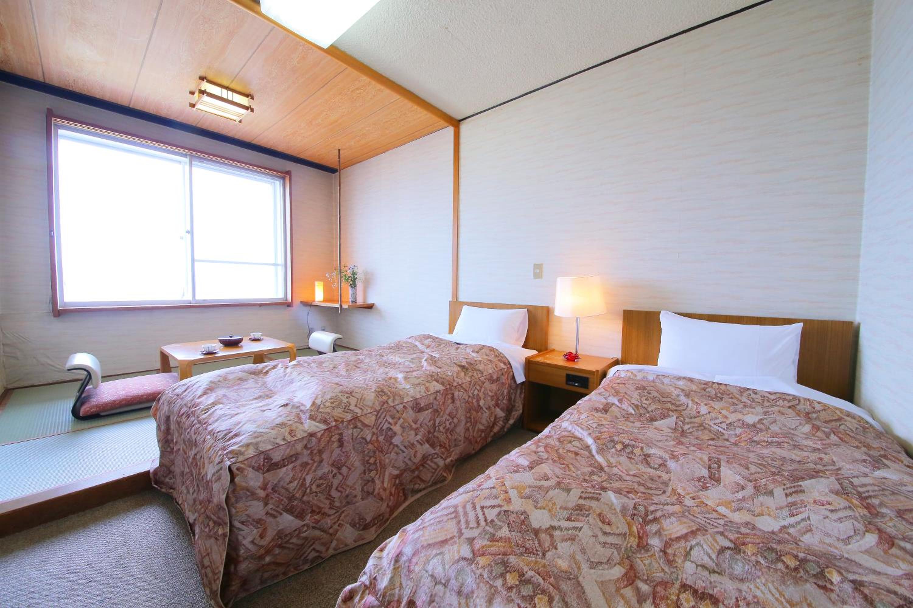 Twin Room with Lake View - Photo 1