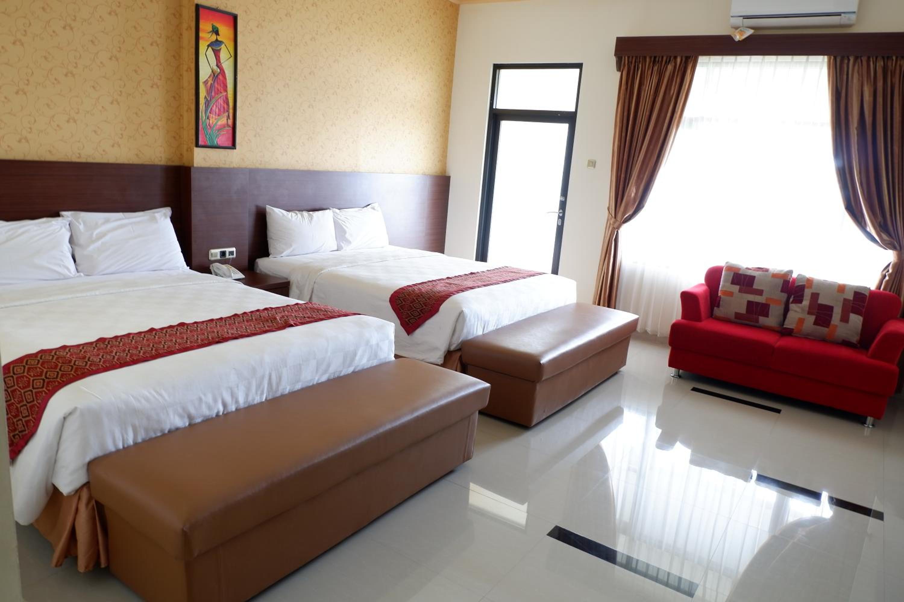 Deluxe Family Room