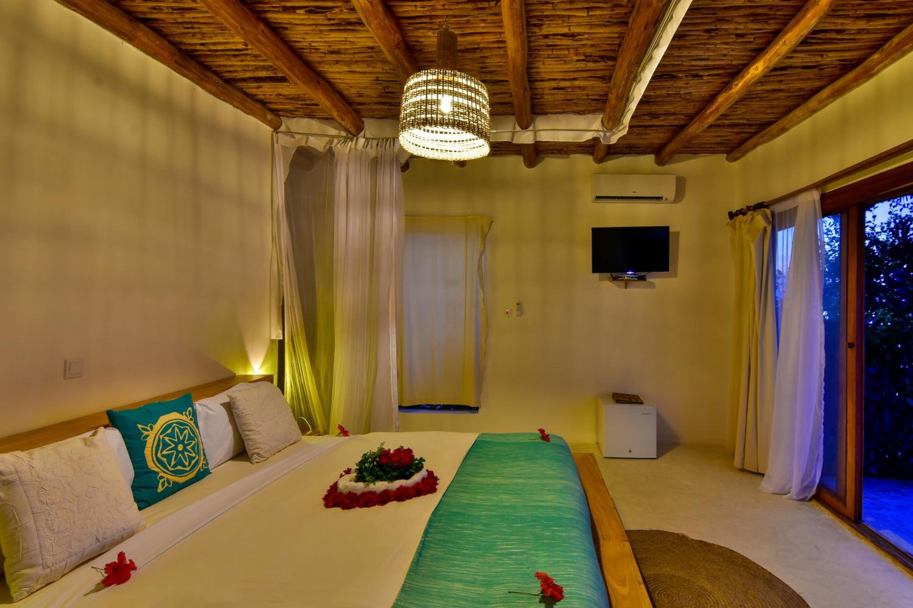 Suite with Partial Sea View - Photo 1