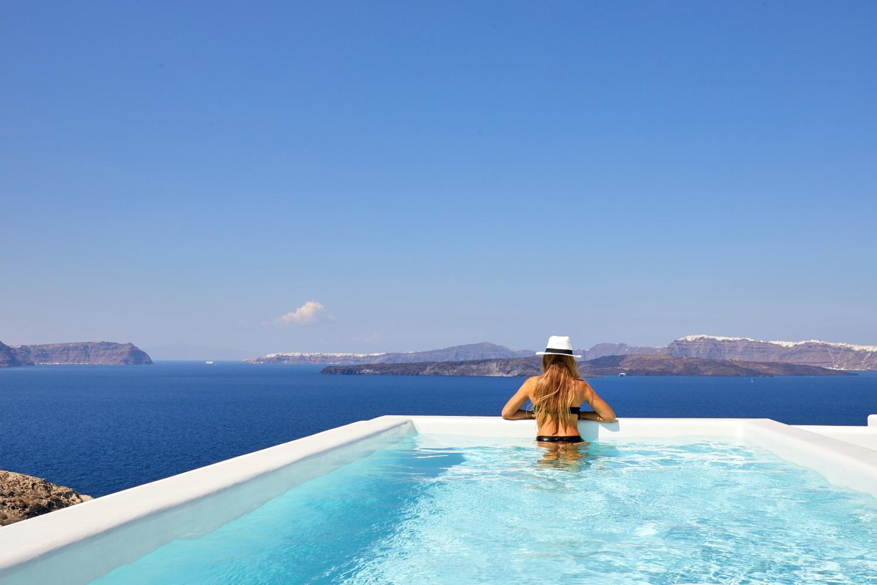 Prestige Suite with Infinity Heated Private Pool photo 3