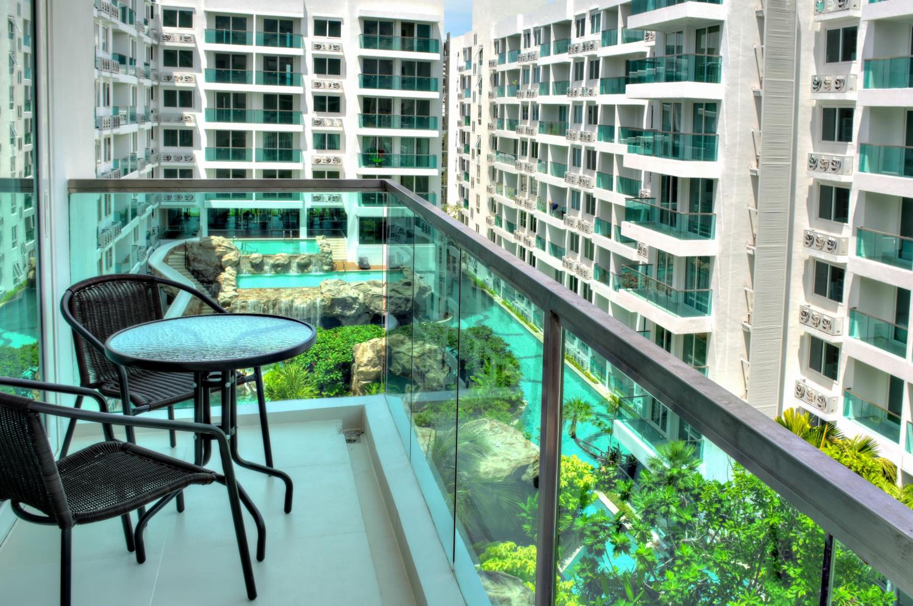 Apartment with City View photo 2