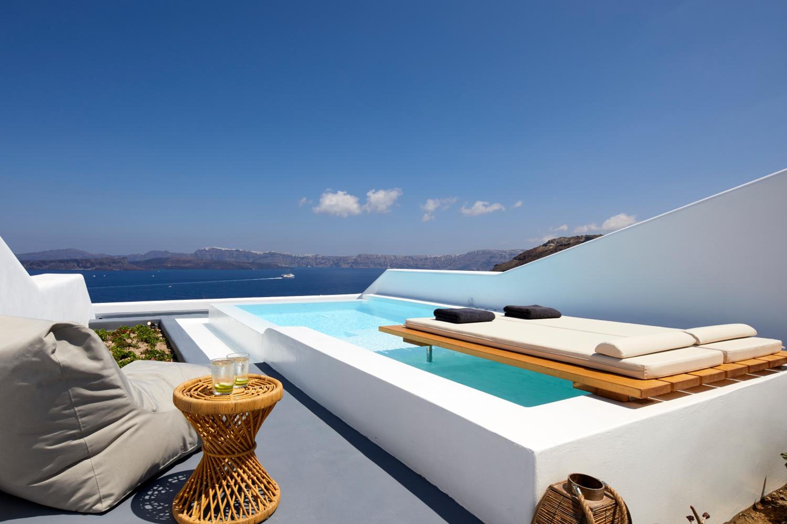 Honeymoon Suite with Infinity Heated Private Pool - Photo 7