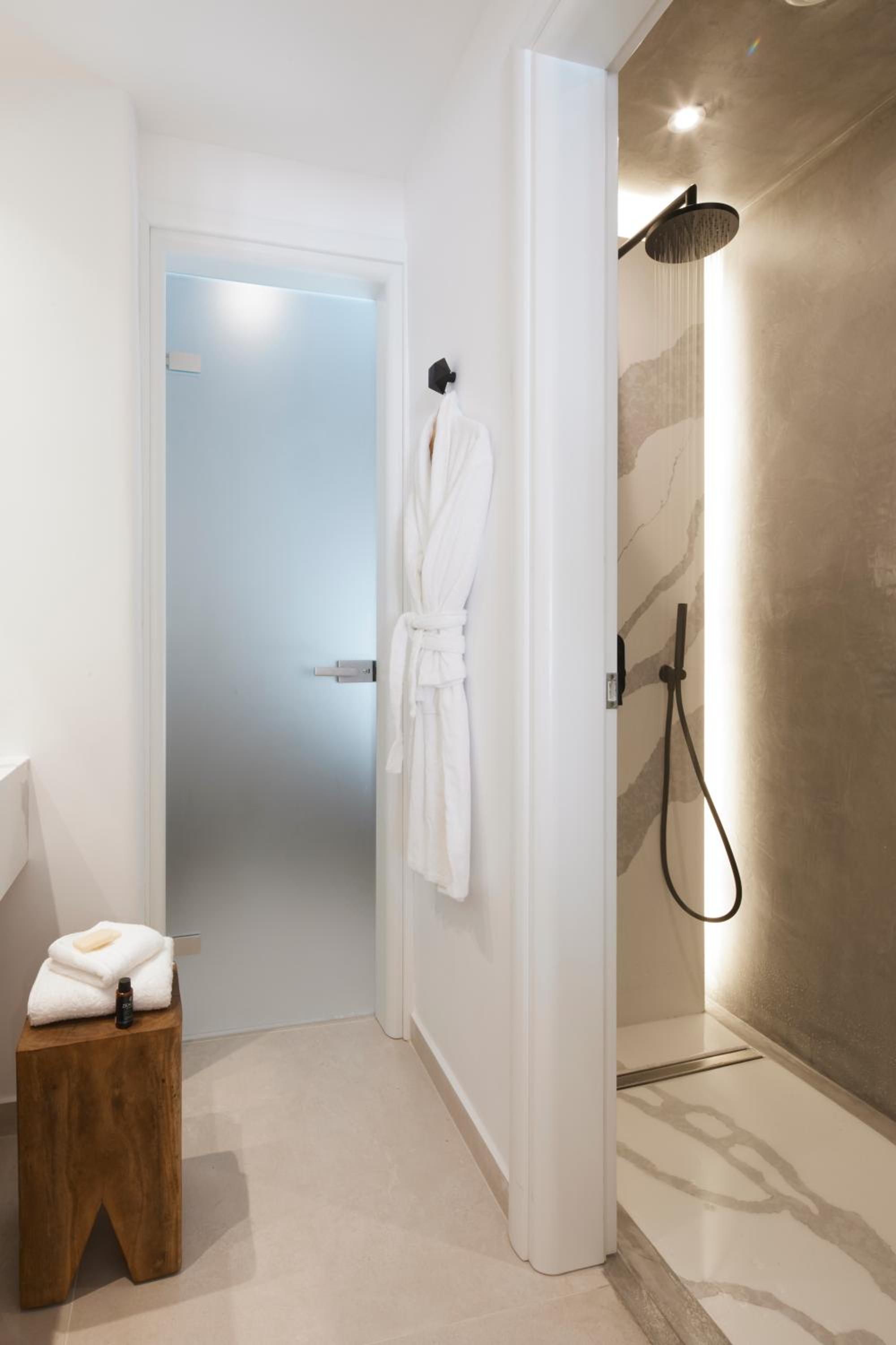 Honeymoon Suite with Infinity Heated Private Pool - Photo 16
