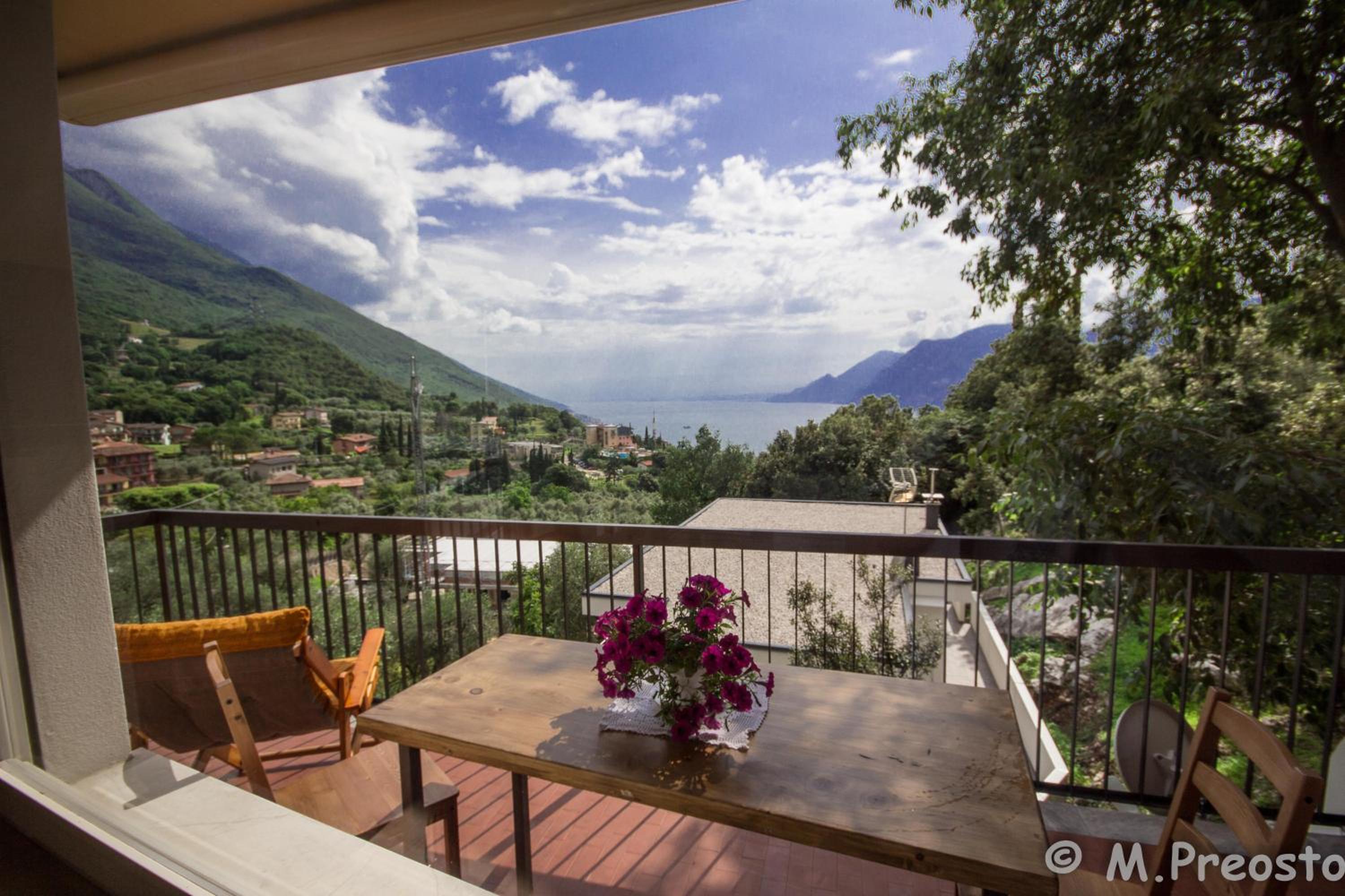 Apartment with Lake View