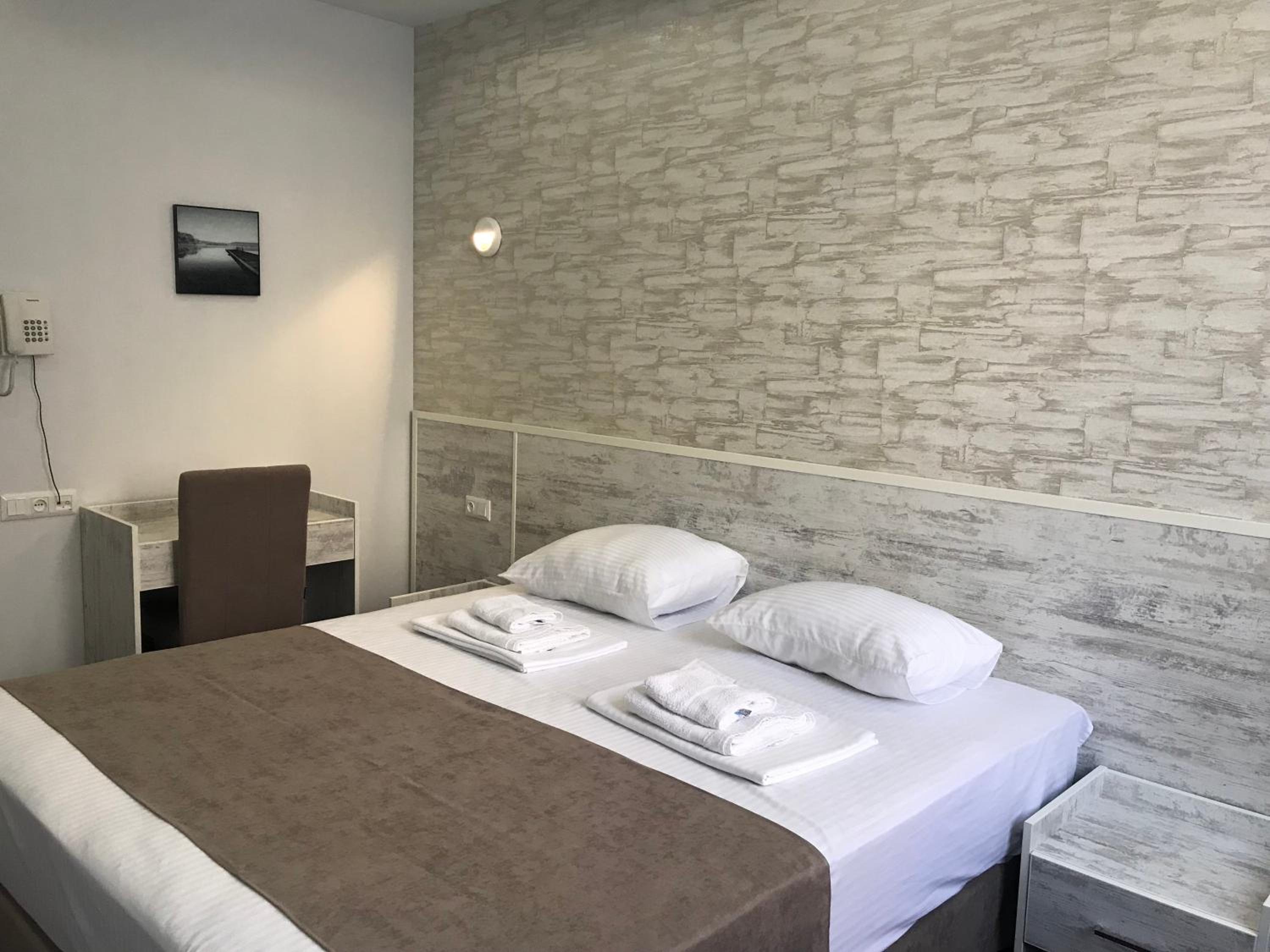 Standard Double or Twin Room photo 3