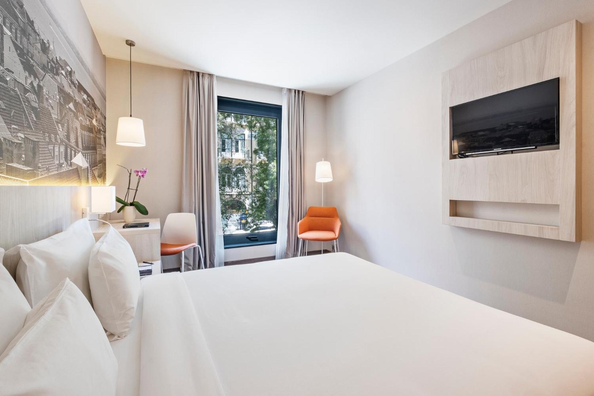Double or Twin Room thumbnail 5