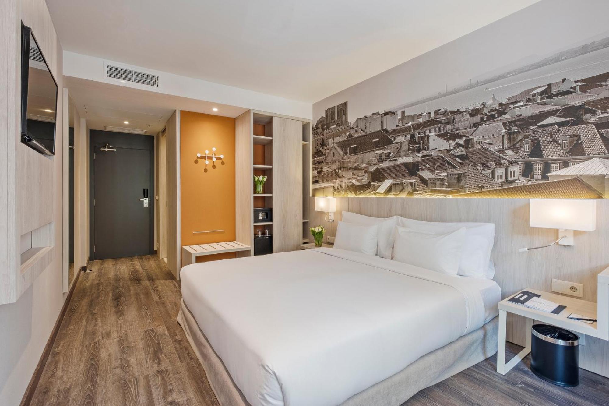 Double or Twin Room thumbnail 6