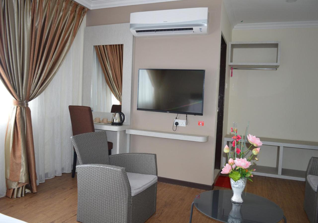 Family Room 1 - Photo 2