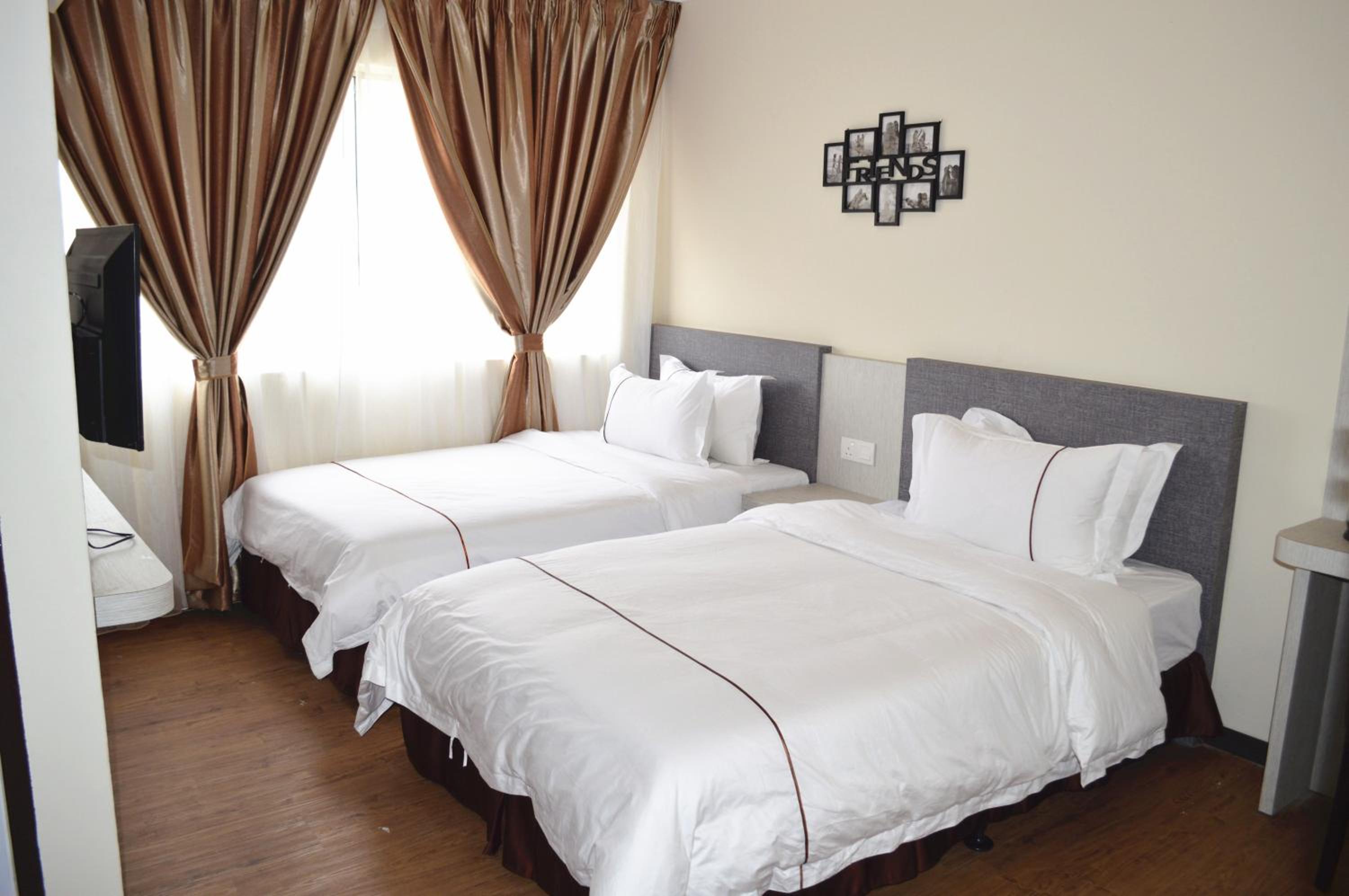 Deluxe Twin Room - Photo 2