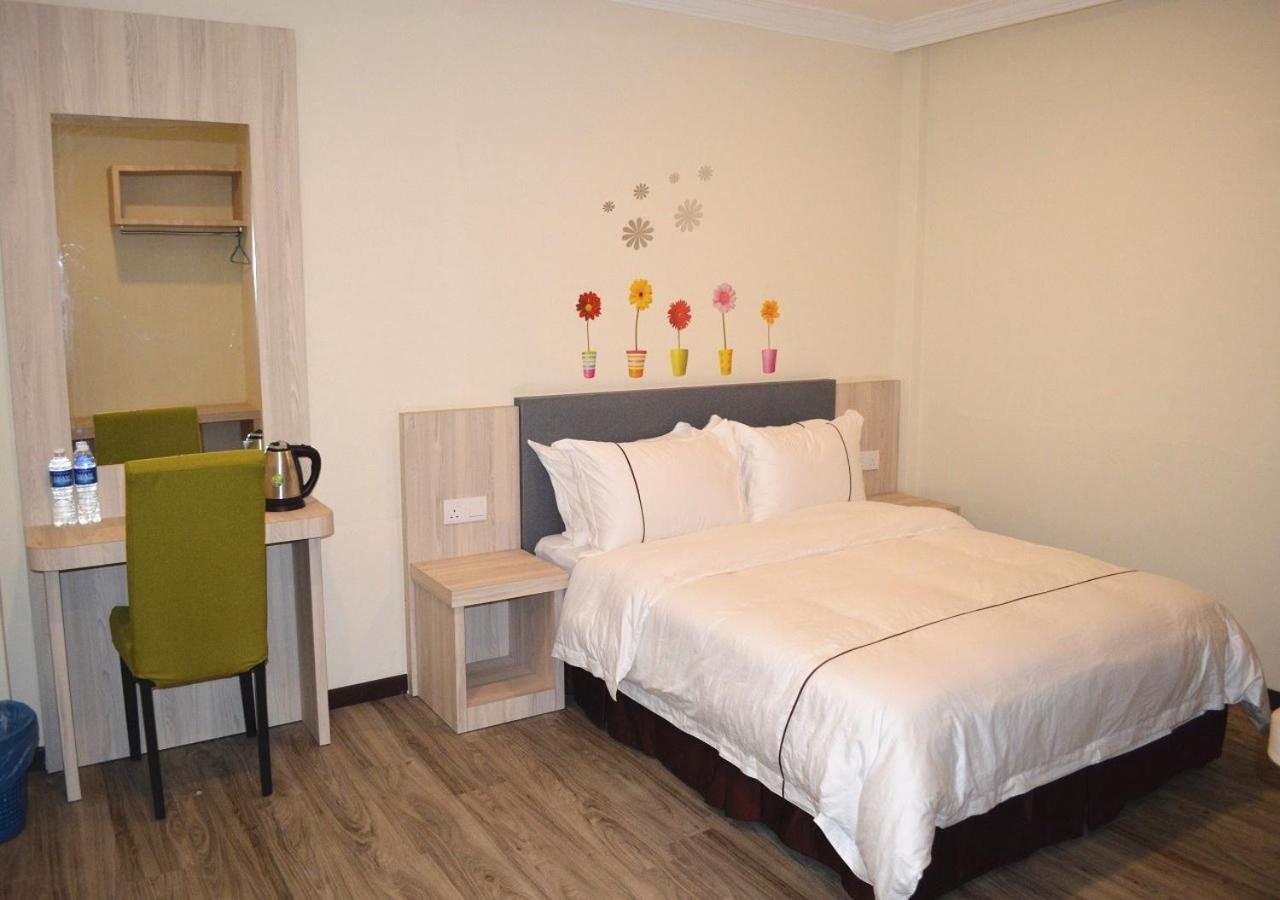 Deluxe Queen Room - Photo 2