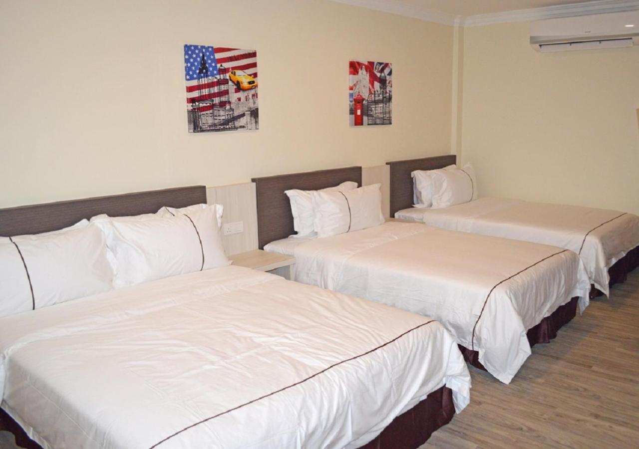Family Room 3 - Photo 2