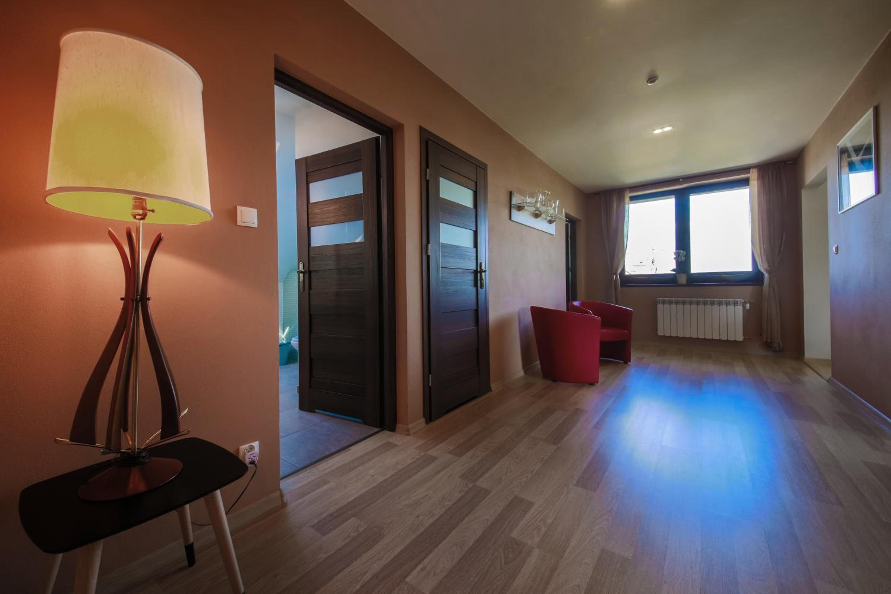 Three-Bedroom Apartment - Photo 9