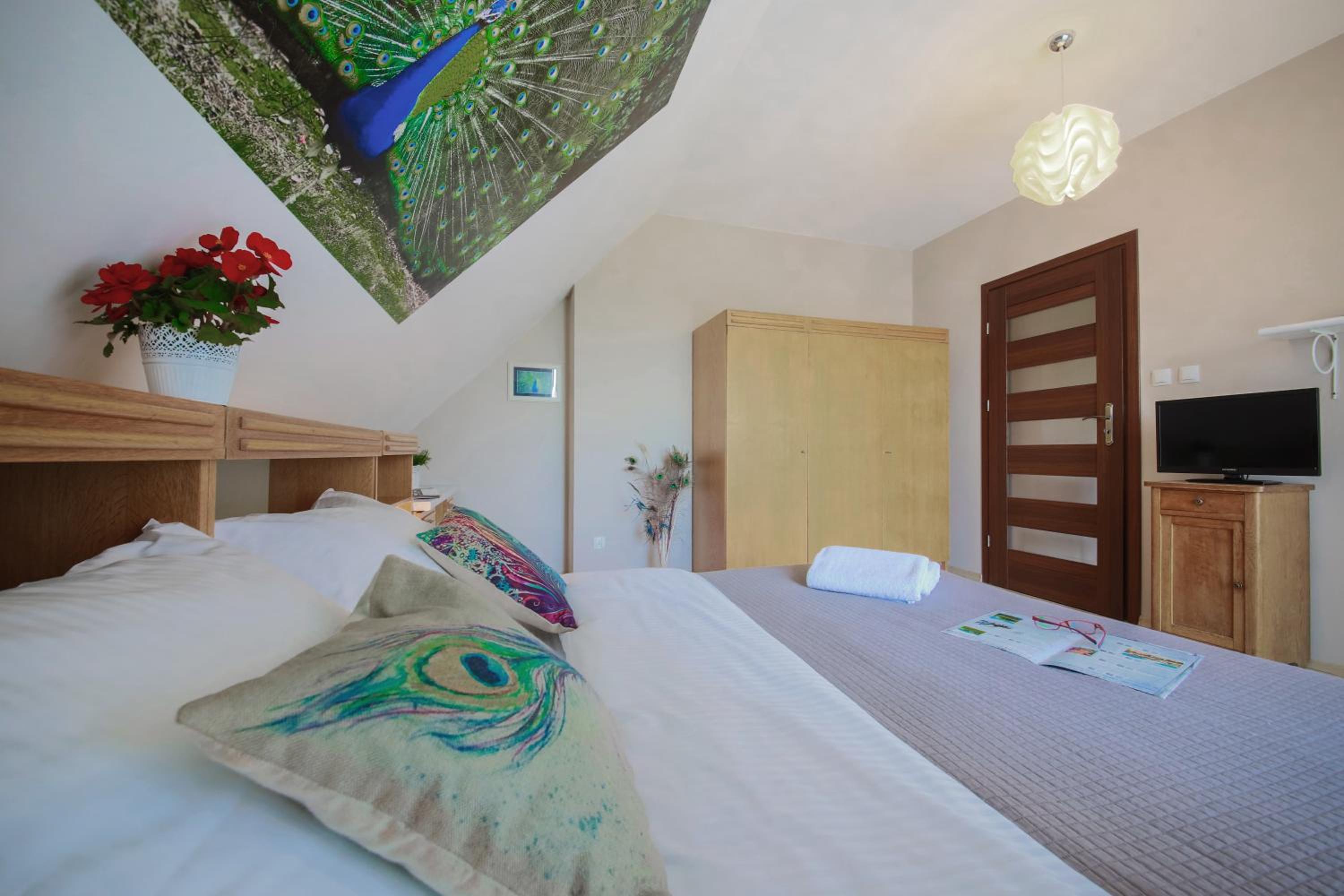 Three-Bedroom Apartment - Photo 3