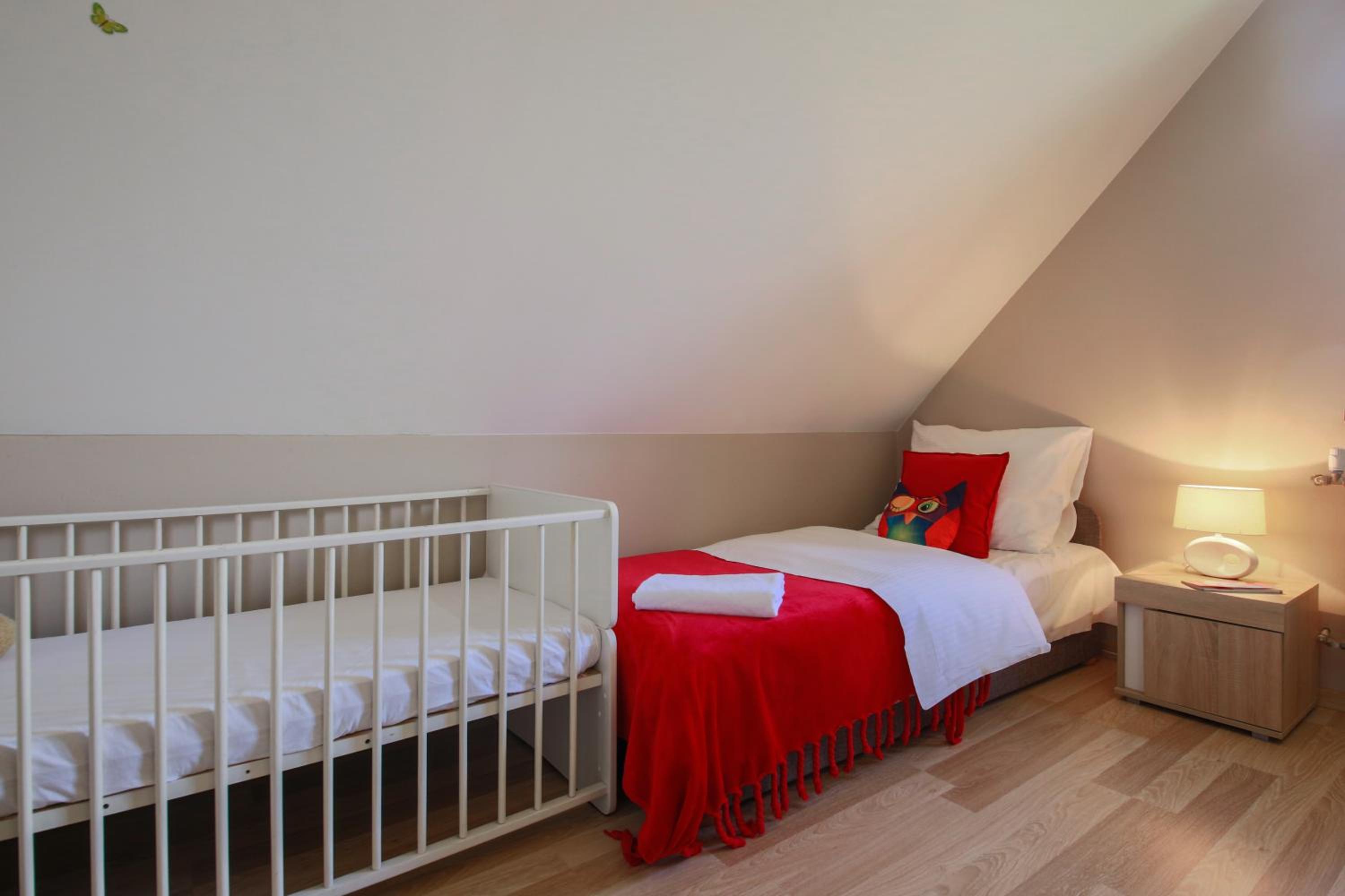 Three-Bedroom Apartment - Photo 6