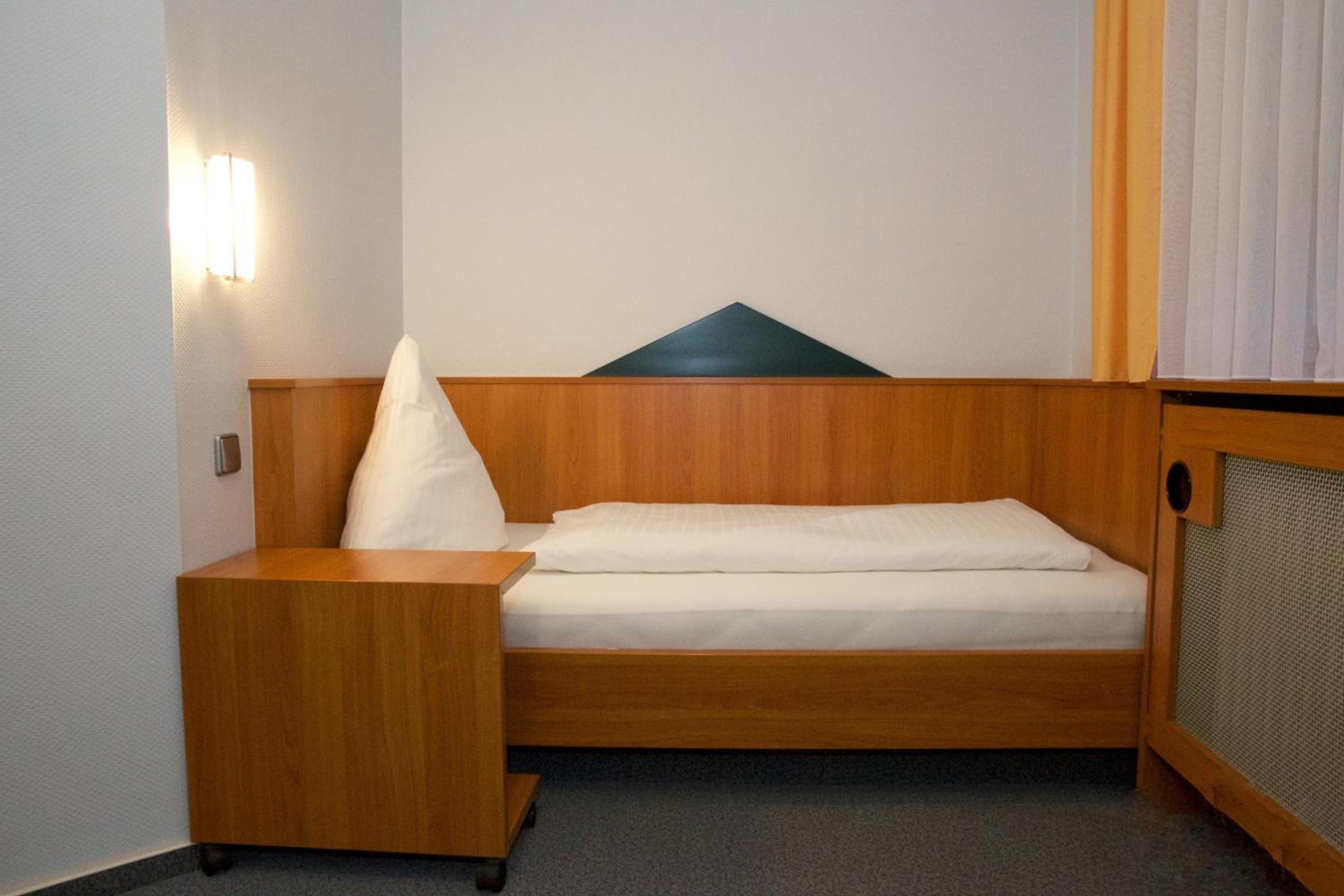 Single Room with Private Bathroom photo 1