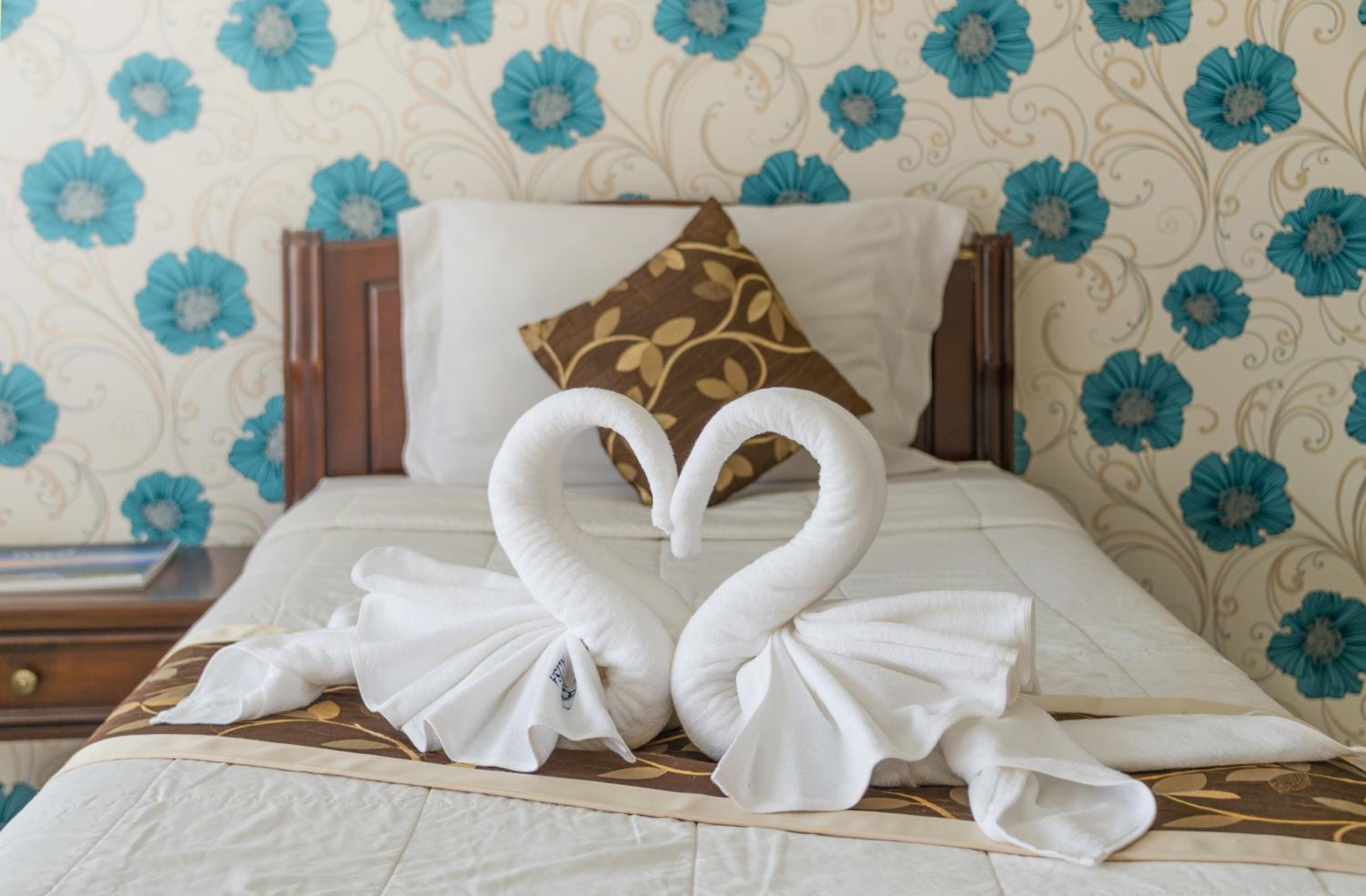 Twin bedded room photo 2