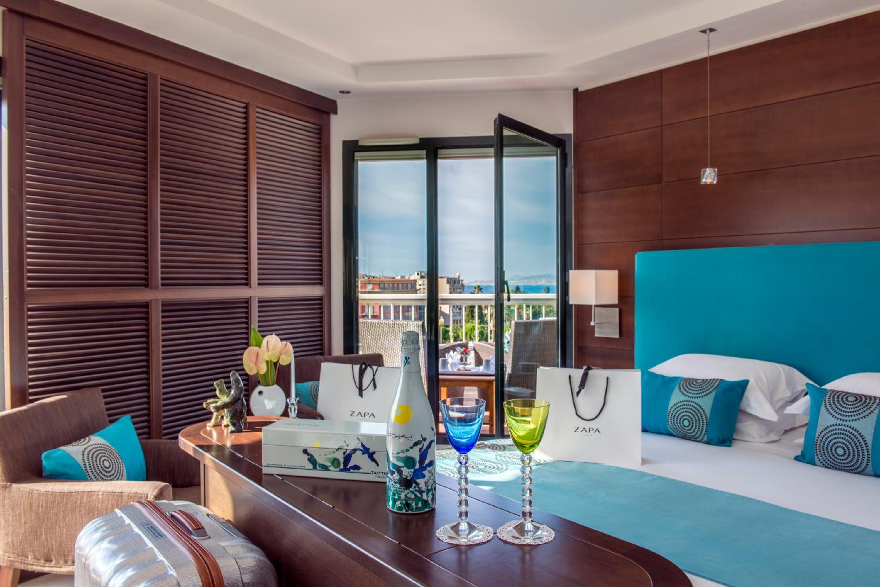 Deluxe Suite with Partial Sea View