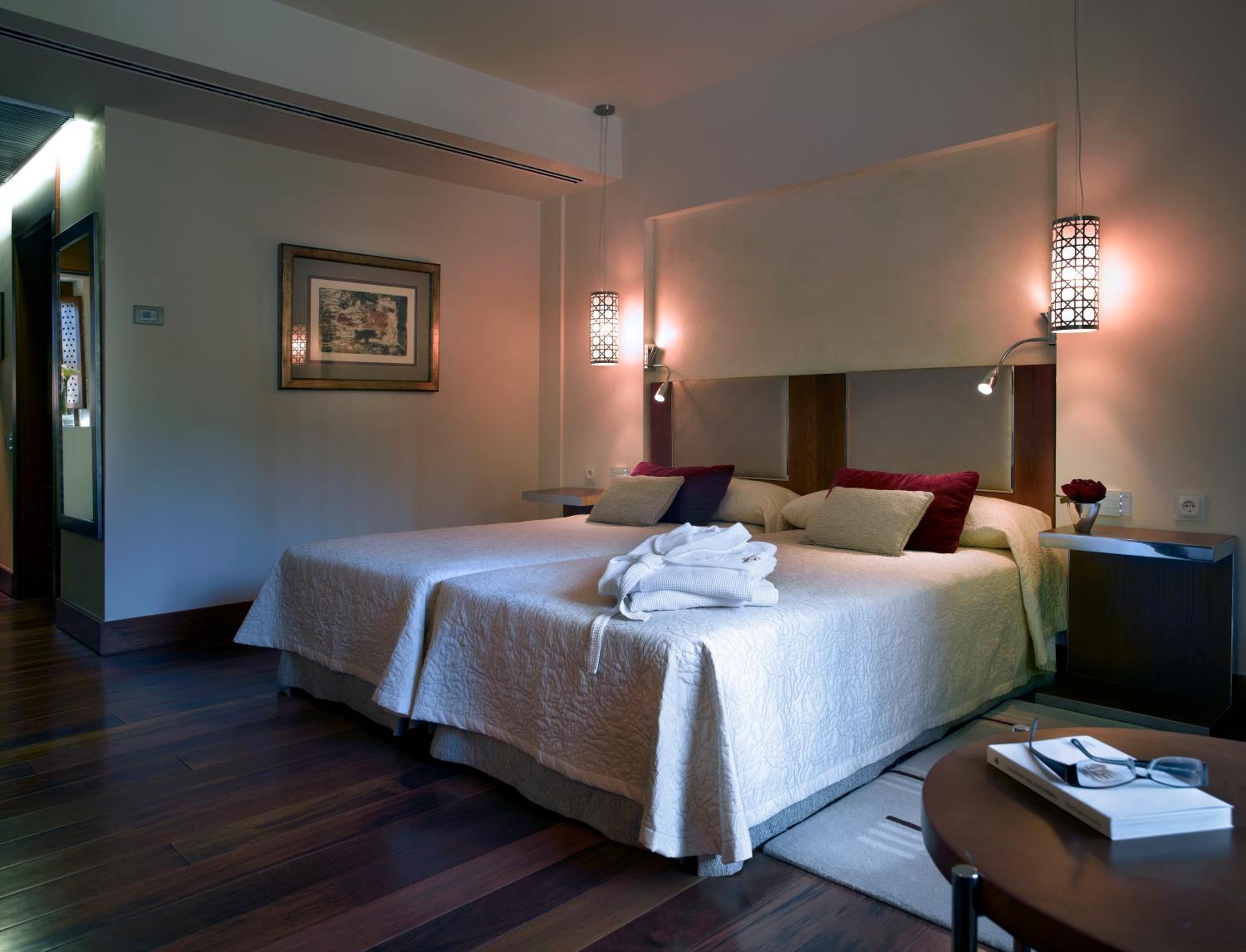 Standard Double Room (2 Adults + 1 Child) - Photo 2