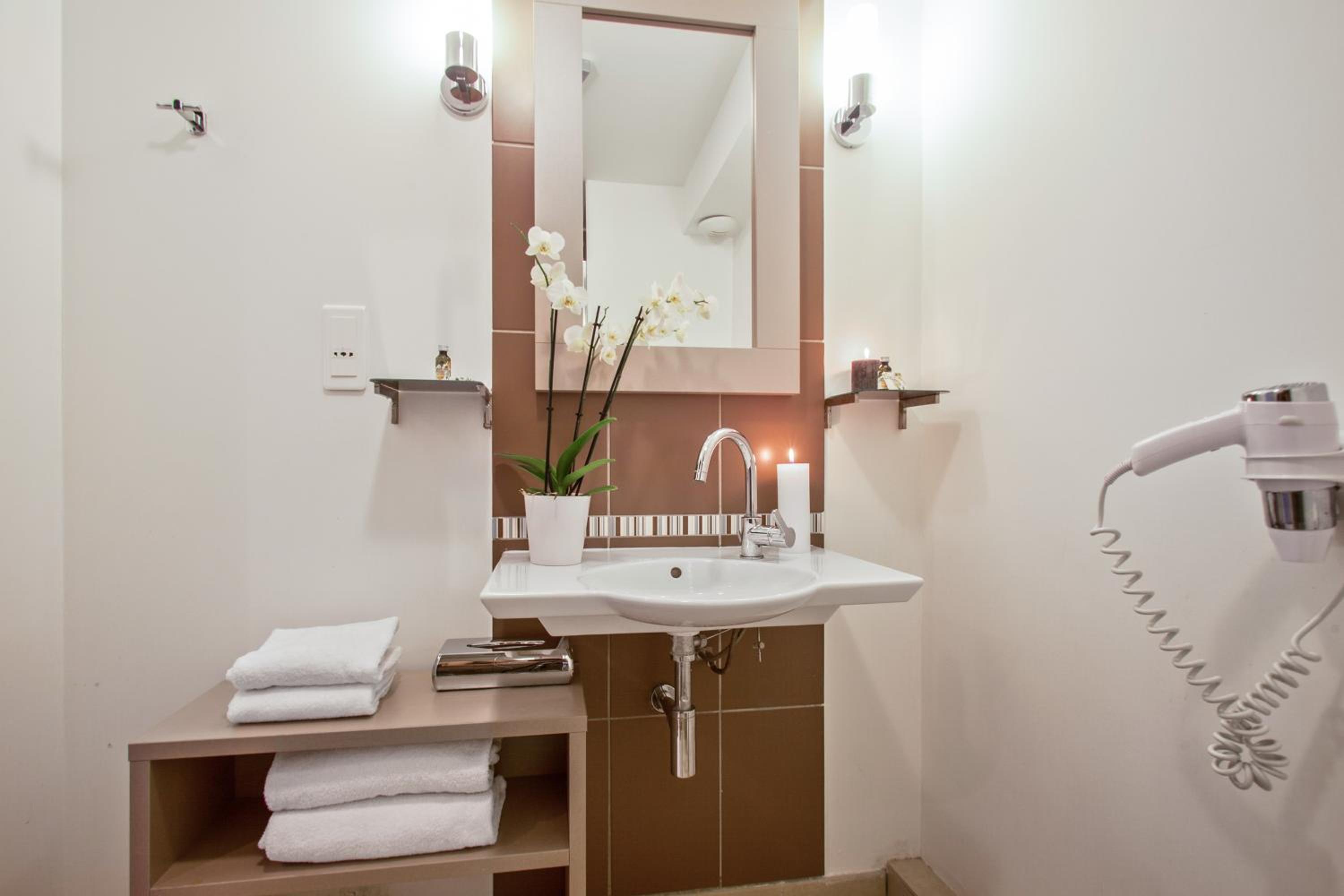 Standard Double Room - Photo 5