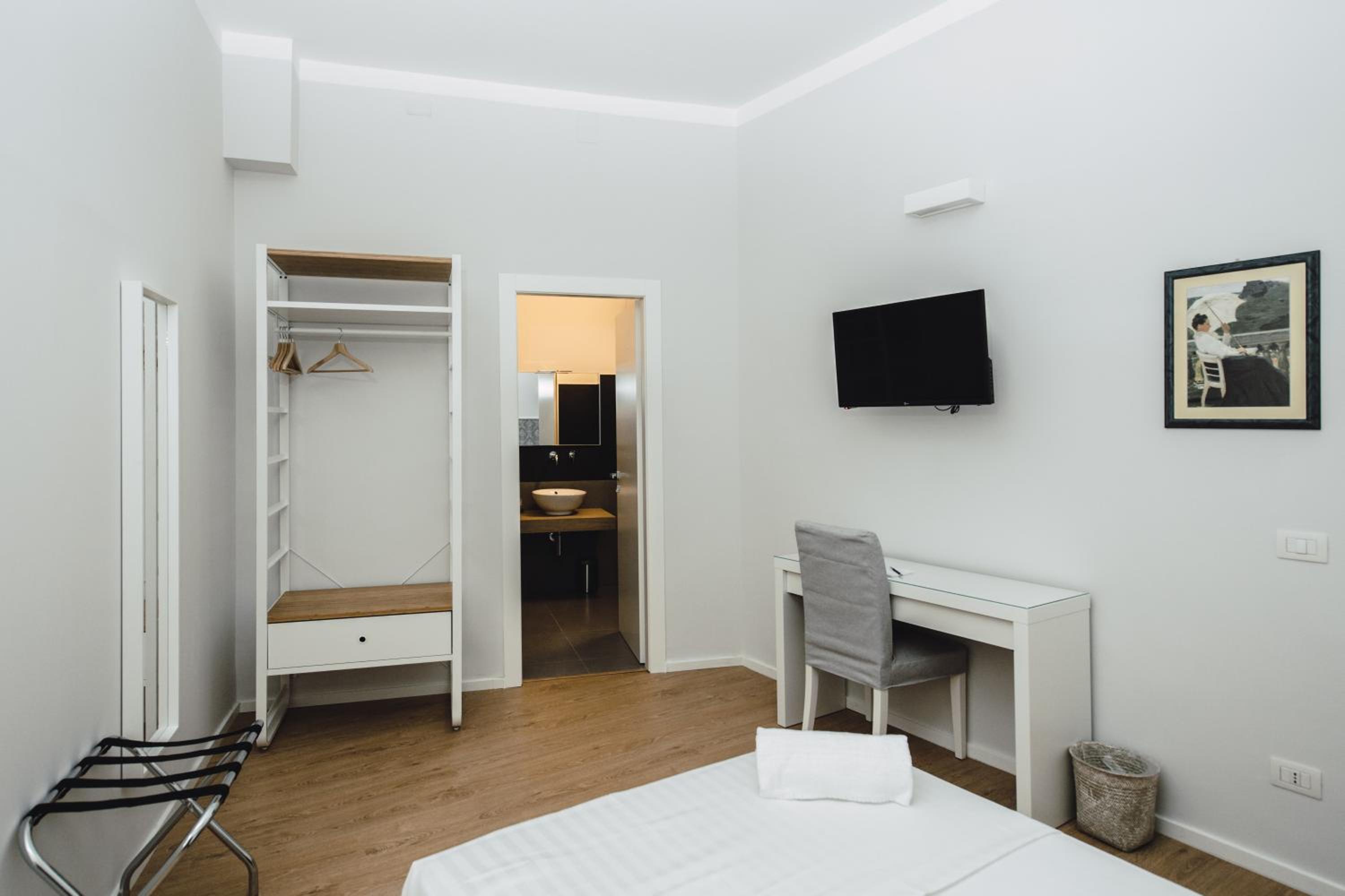 Single Room photo 2