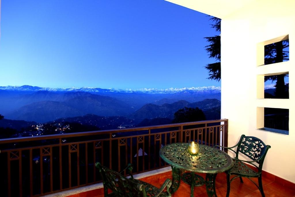 Superior Room with Private Balcony - Photo 8