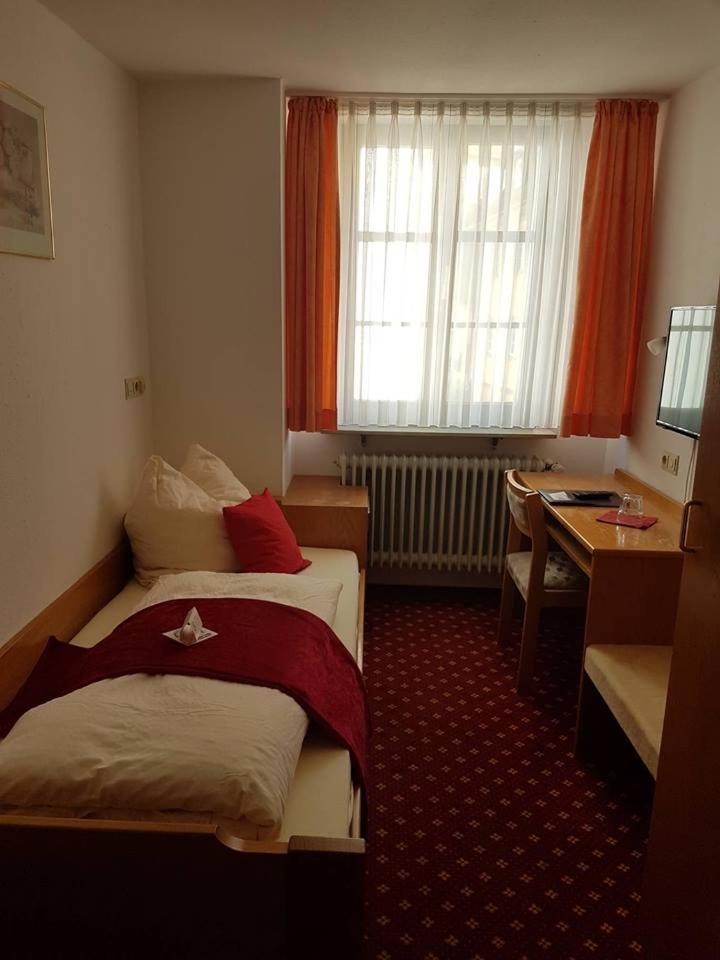 Small Single Room photo 2