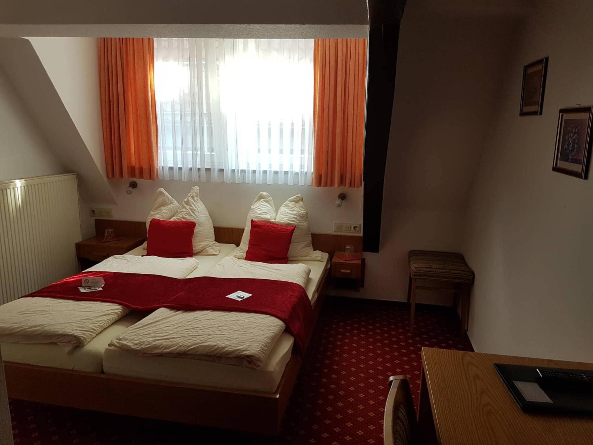 Small Double Room - Attic - Photo 1