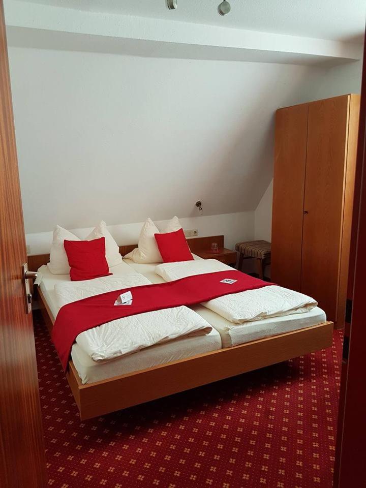 Small Double Room - Attic - Photo 2