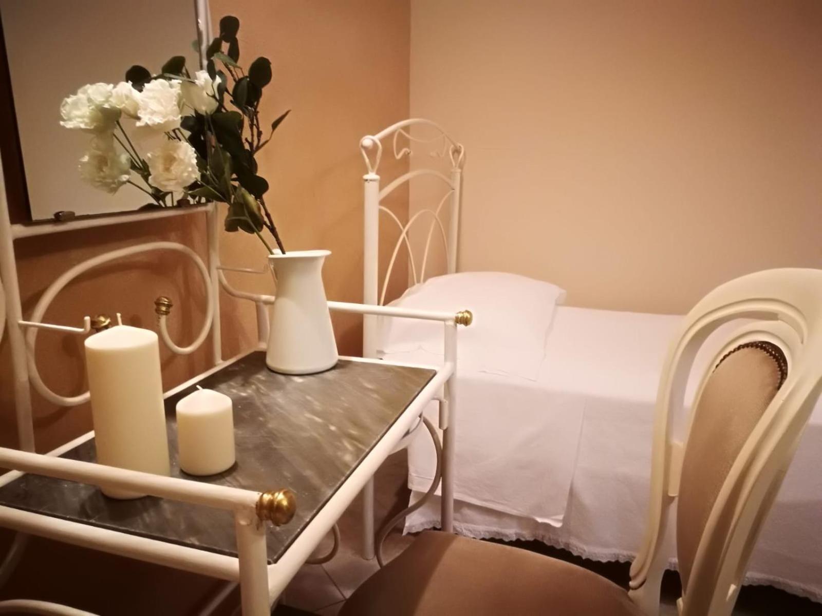 Deluxe Room (2 Adults + 1 Child) - Photo 1