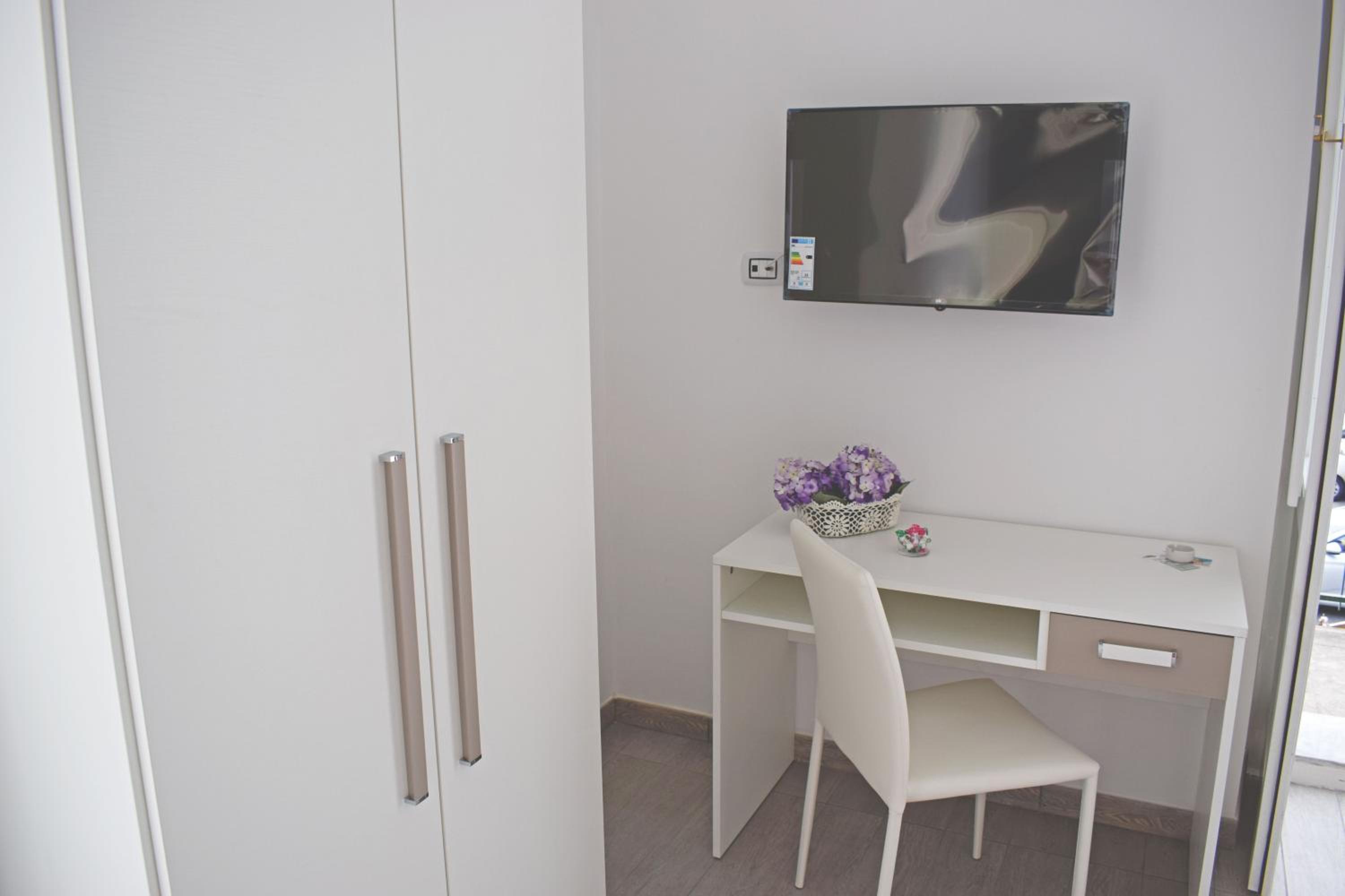 Deluxe Double Room - Photo 8