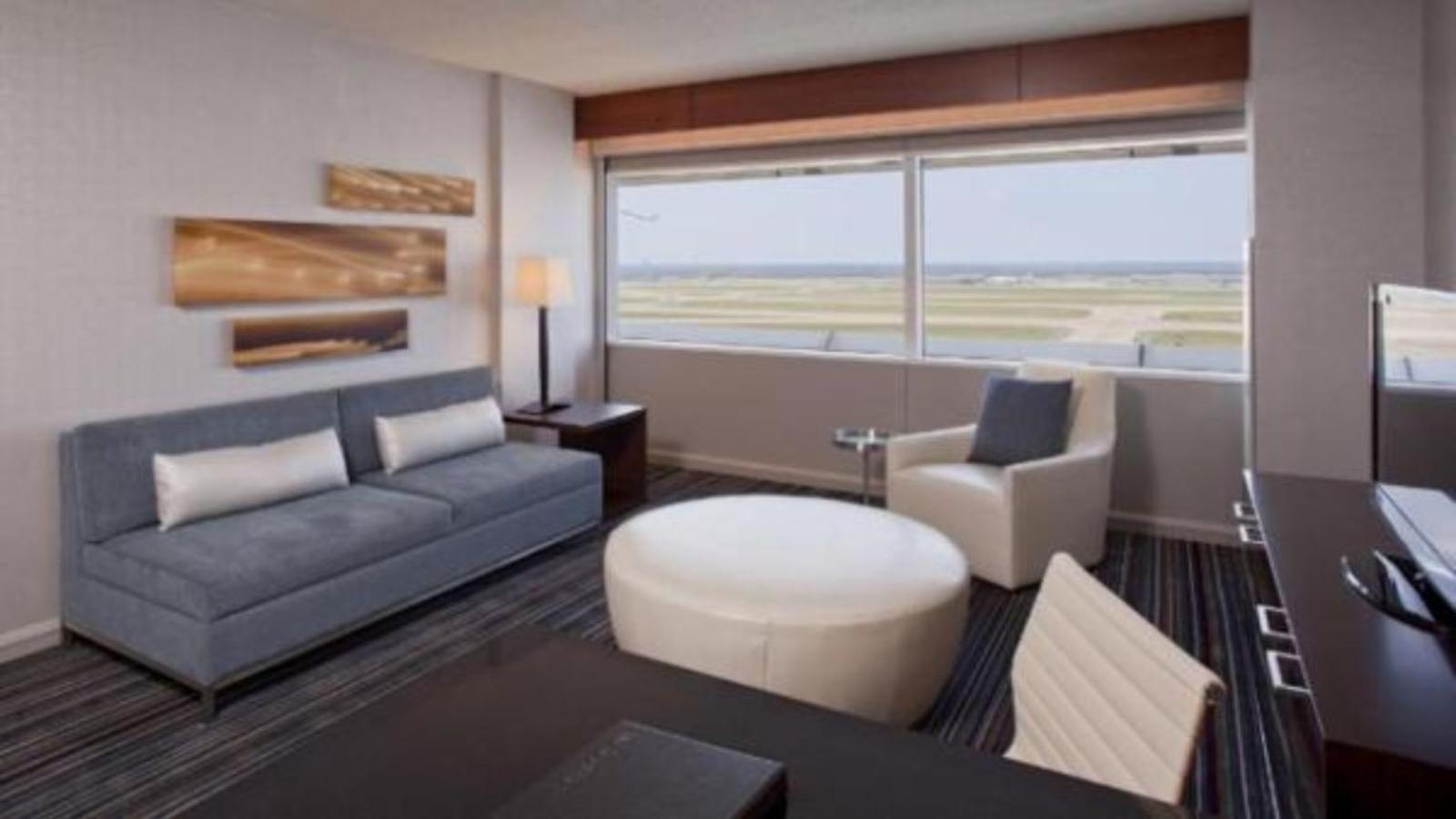 Executive Suite - Photo 1