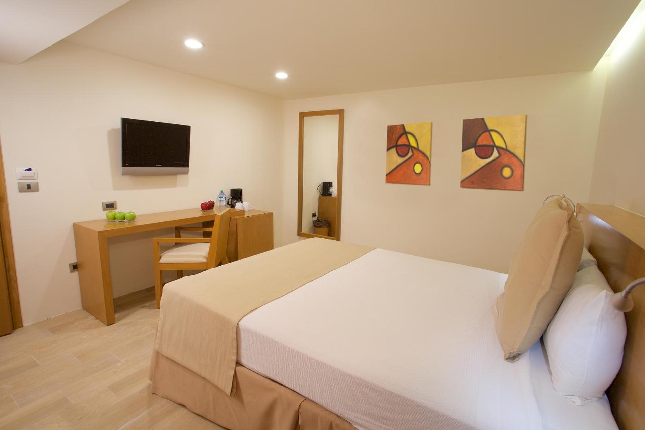 Available room thumbnail 6