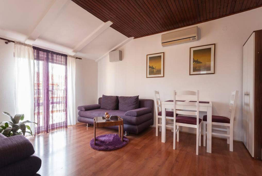 One-Bedroom Apartment with Balcony