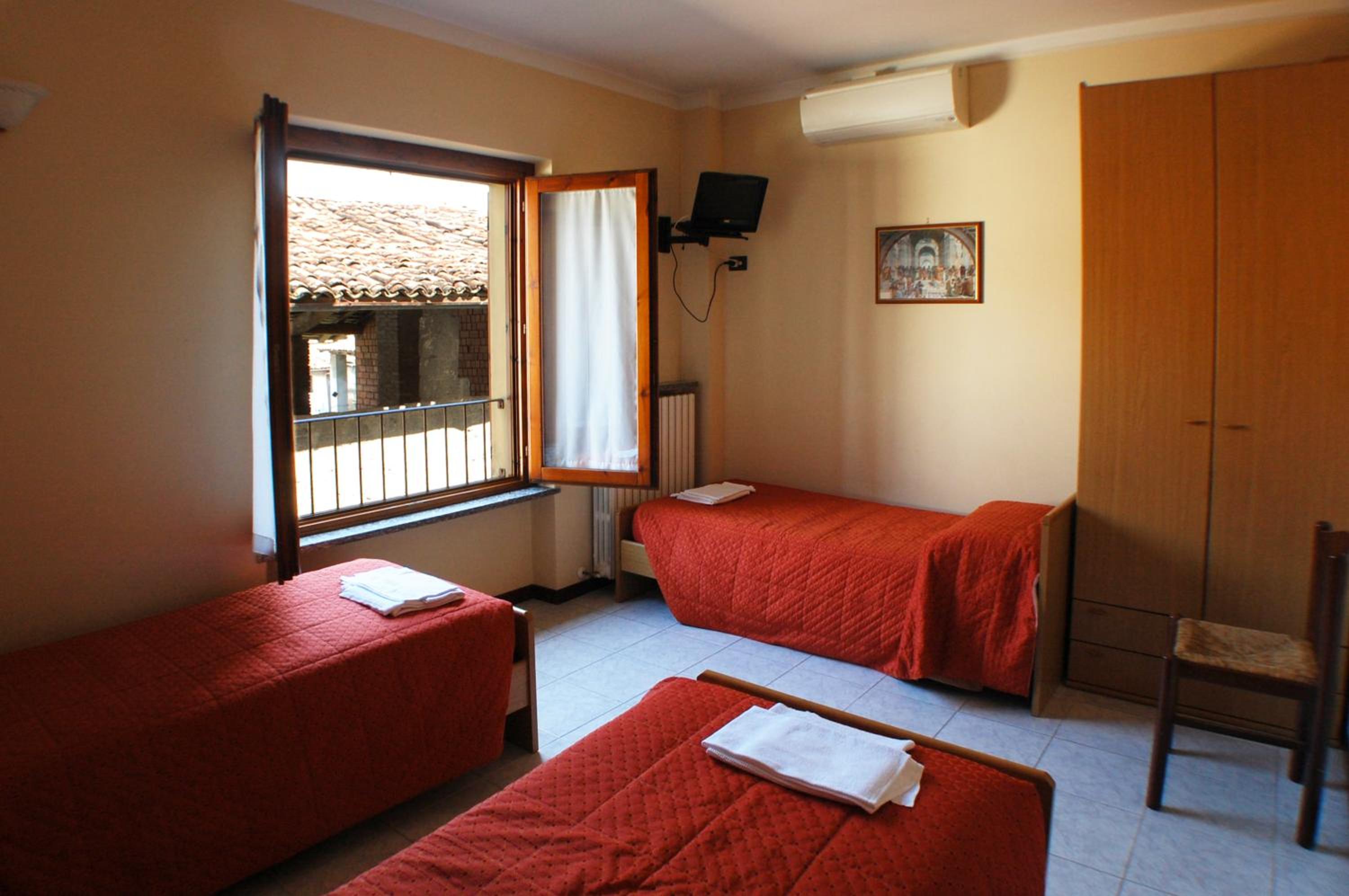 Triple Room with Private Bathroom photo 1