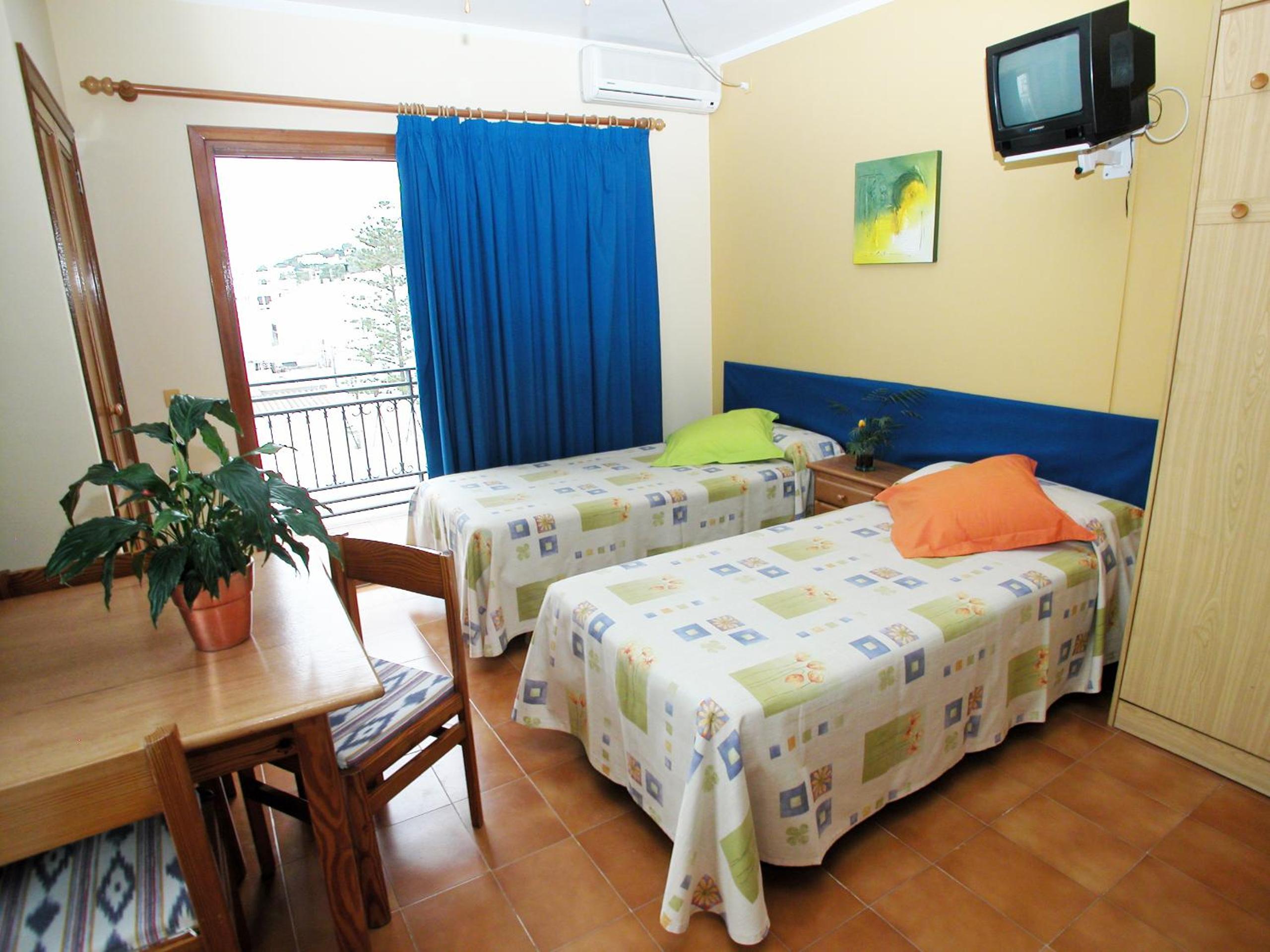 Estudio (2 adultos + 1 niño)