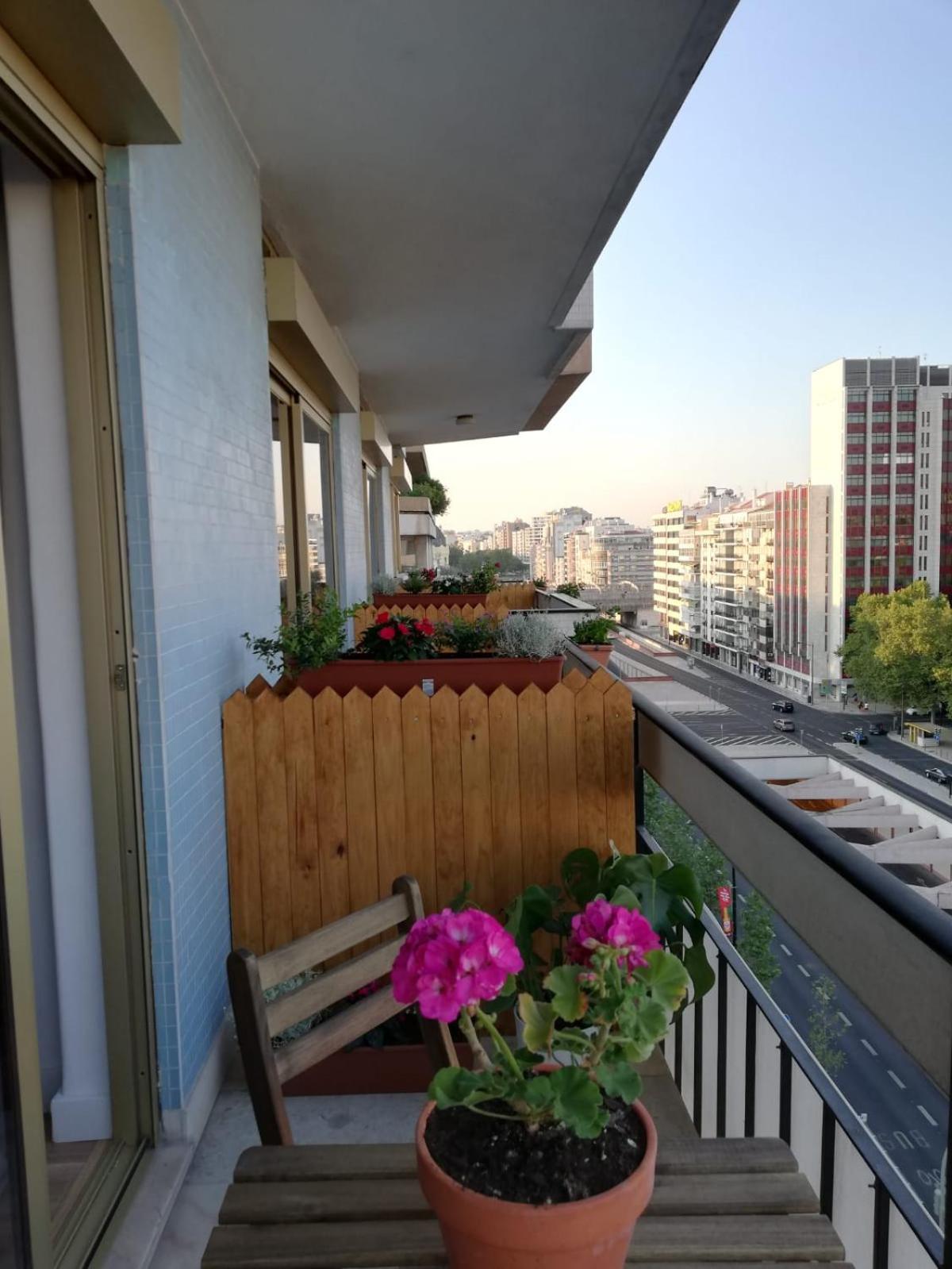 Family Suite with Balcony - Photo 10