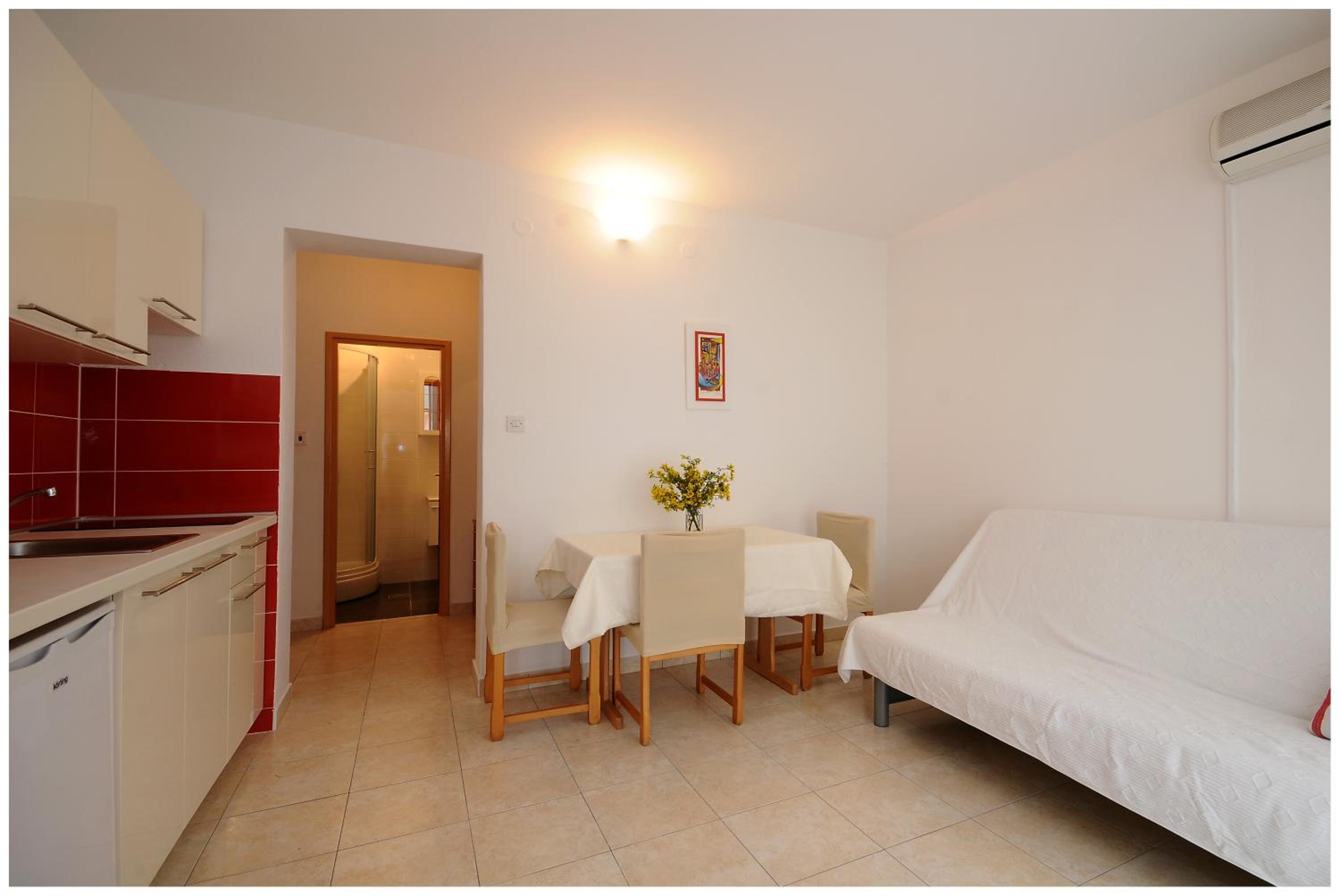 One-Bedroom Apartment - Photo 6