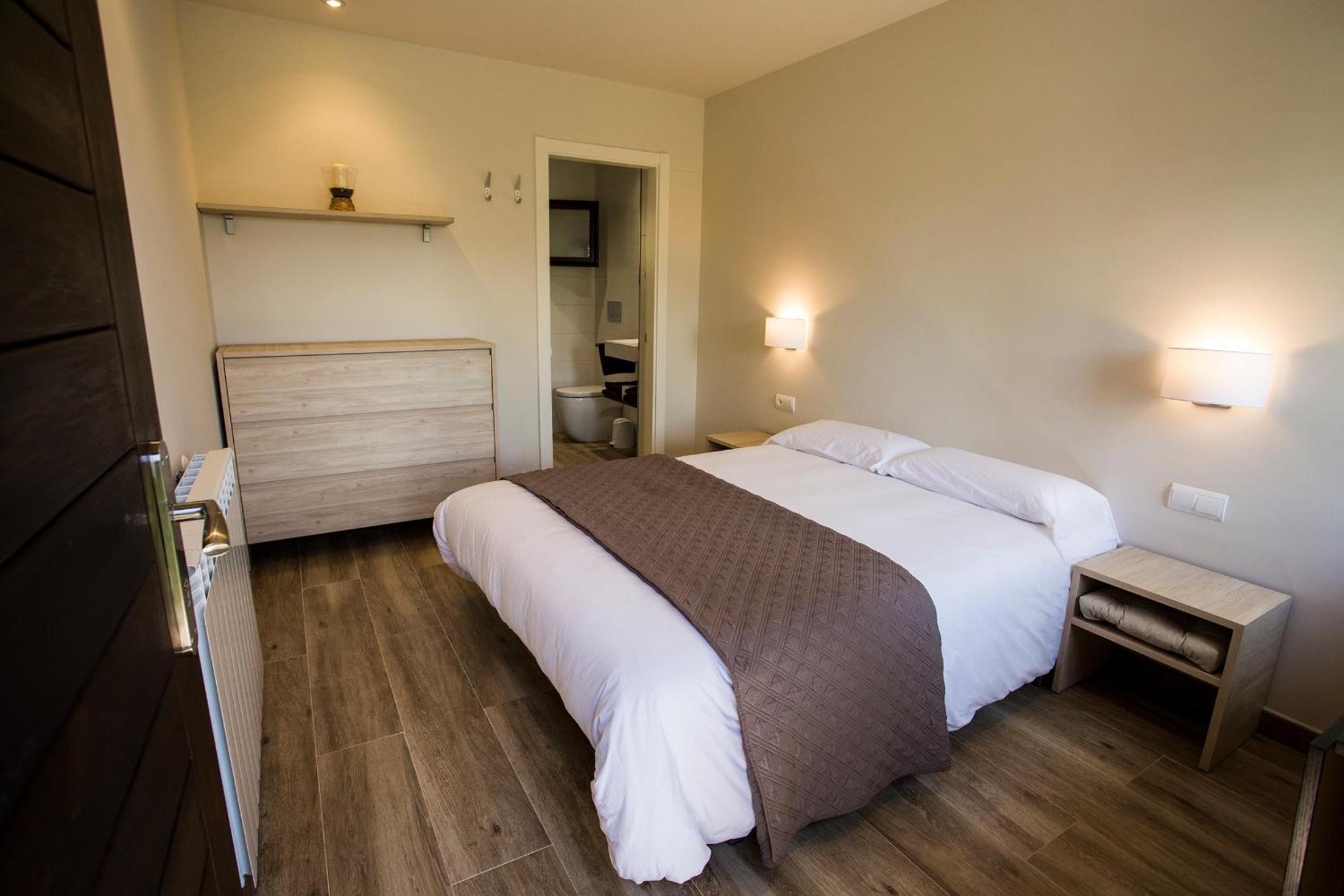 Double Room with Private Bathroom - Photo 1