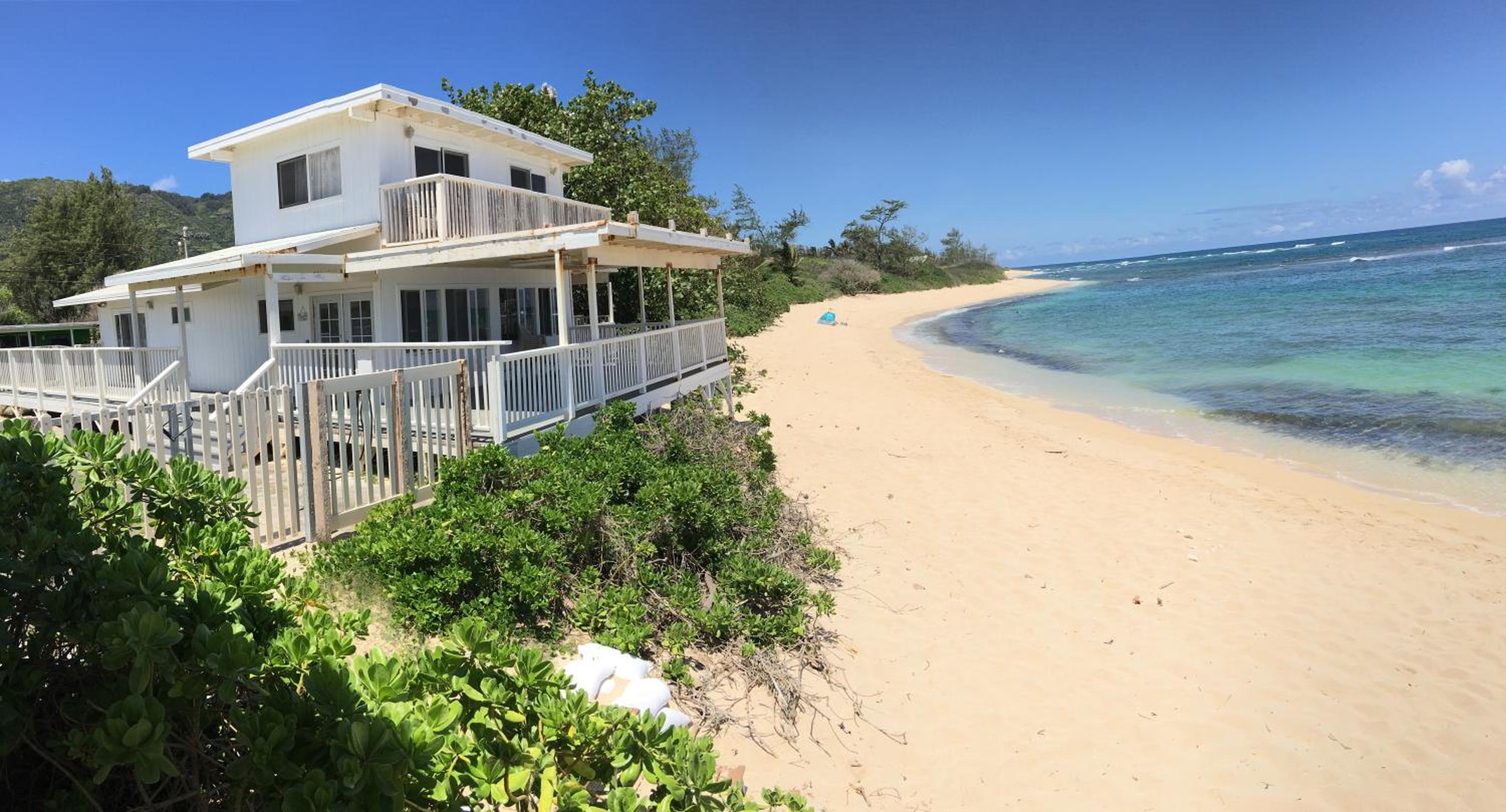 White Beachfront Four-Bedroom House - Photo 30