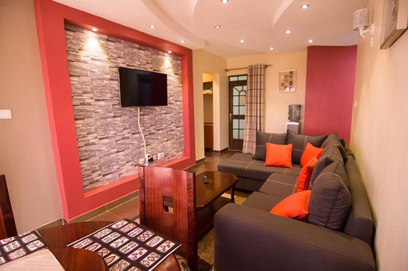 Family Room with Private Bathroom - Photo 4
