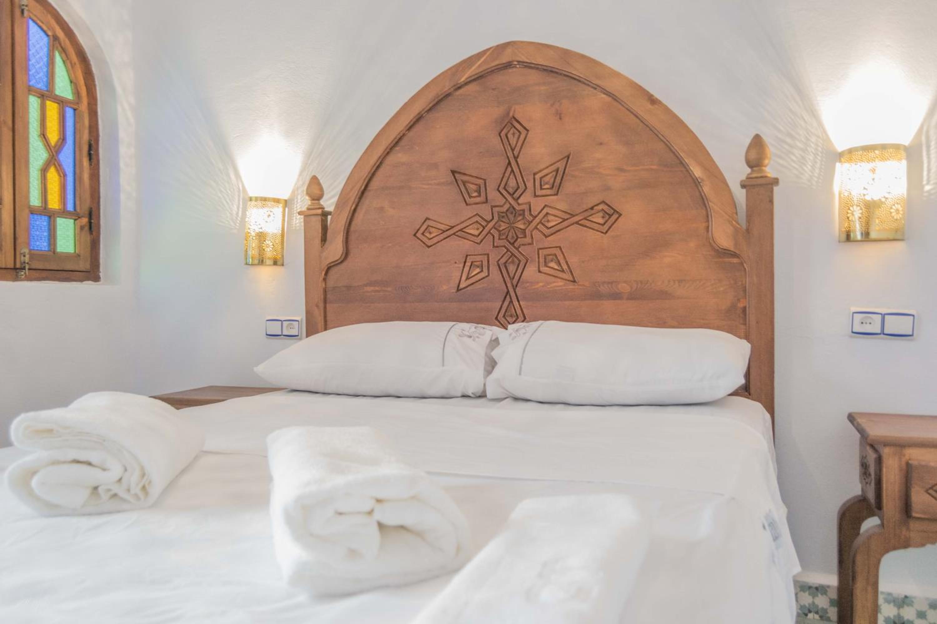 Double Room with Private Bathroom - Photo 6