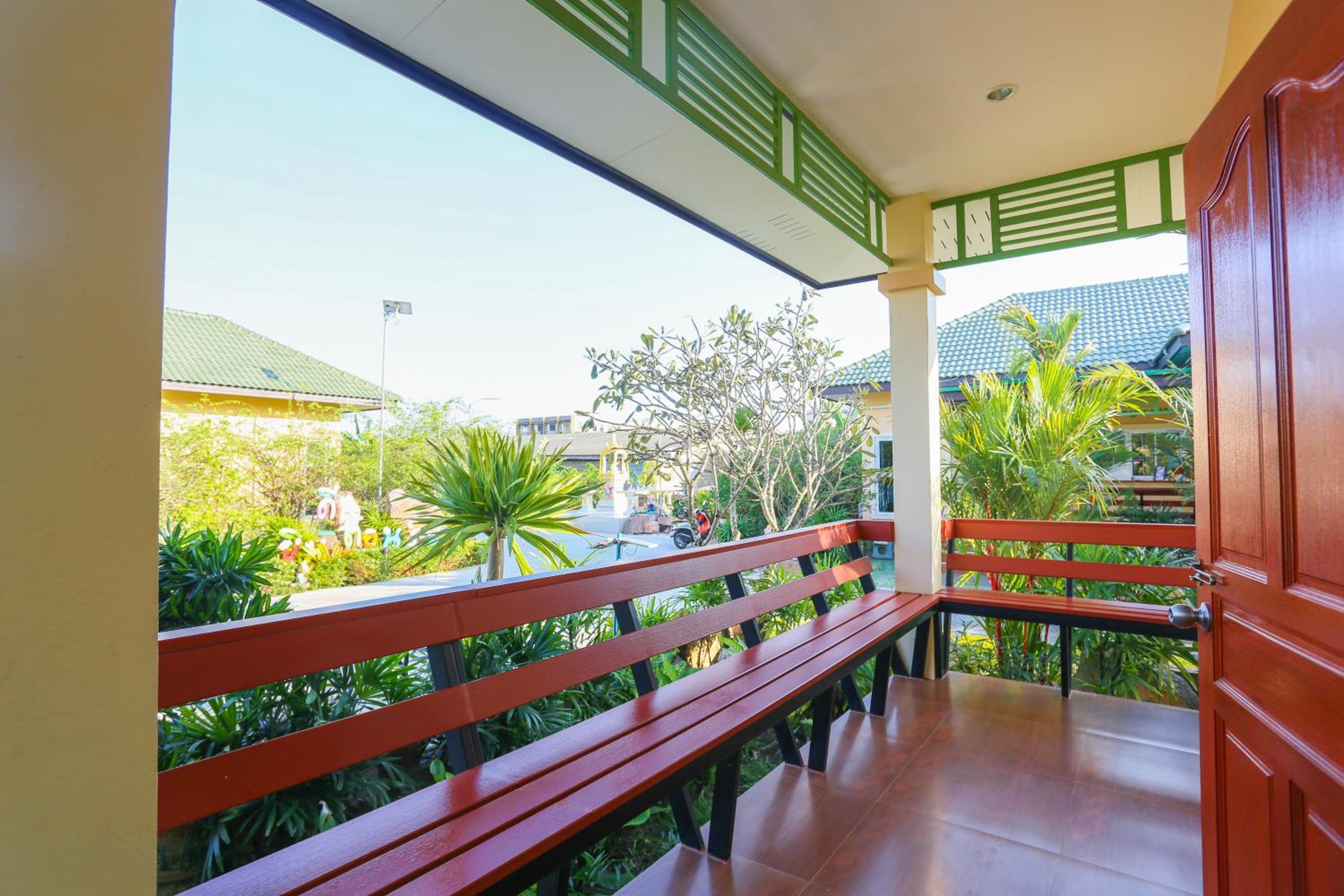 Triple Room with Pool View photo 2